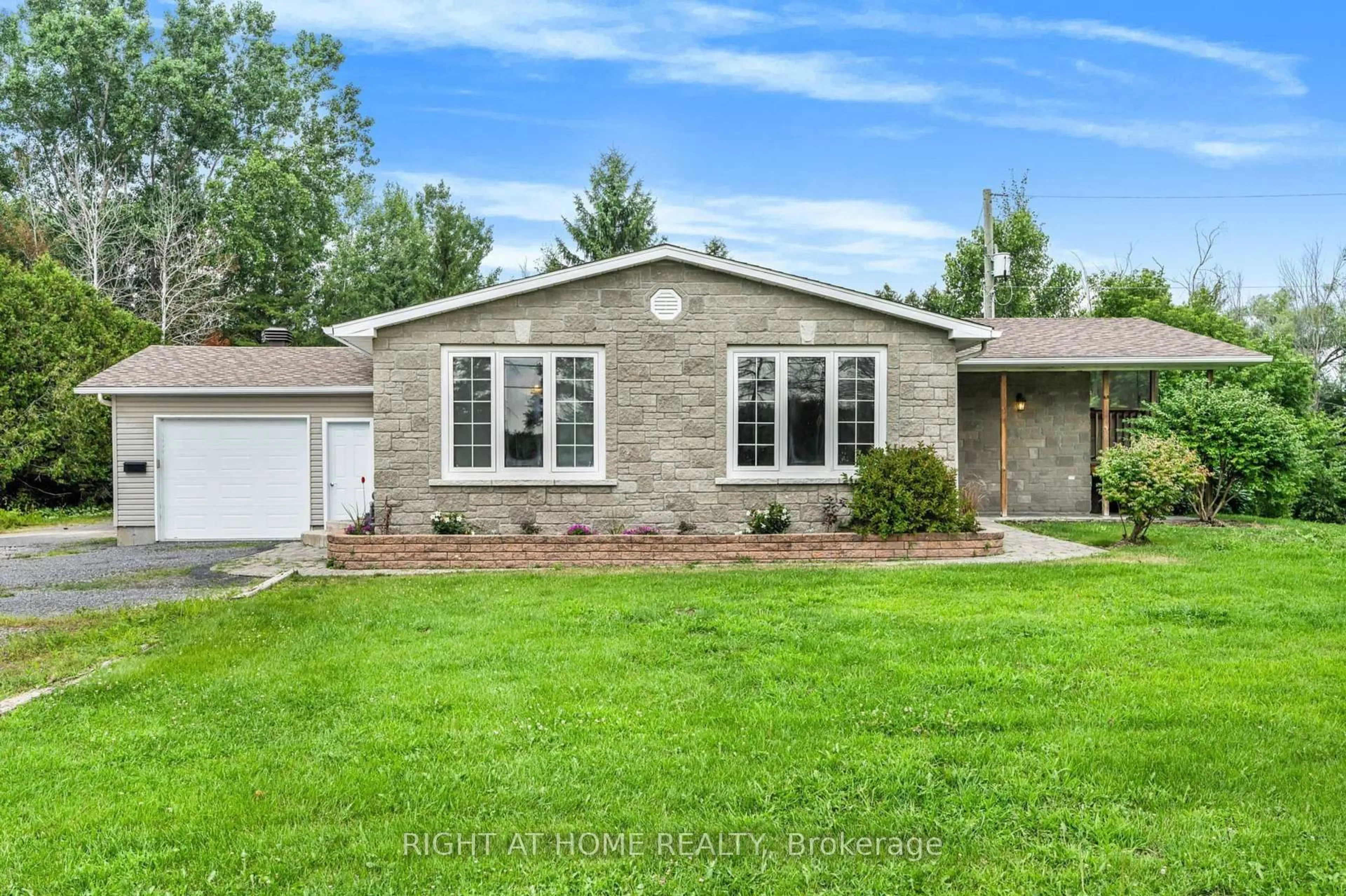 Home with vinyl exterior material, street for 353 Russell Rd, Clarence-Rockland Ontario K0A 2A0