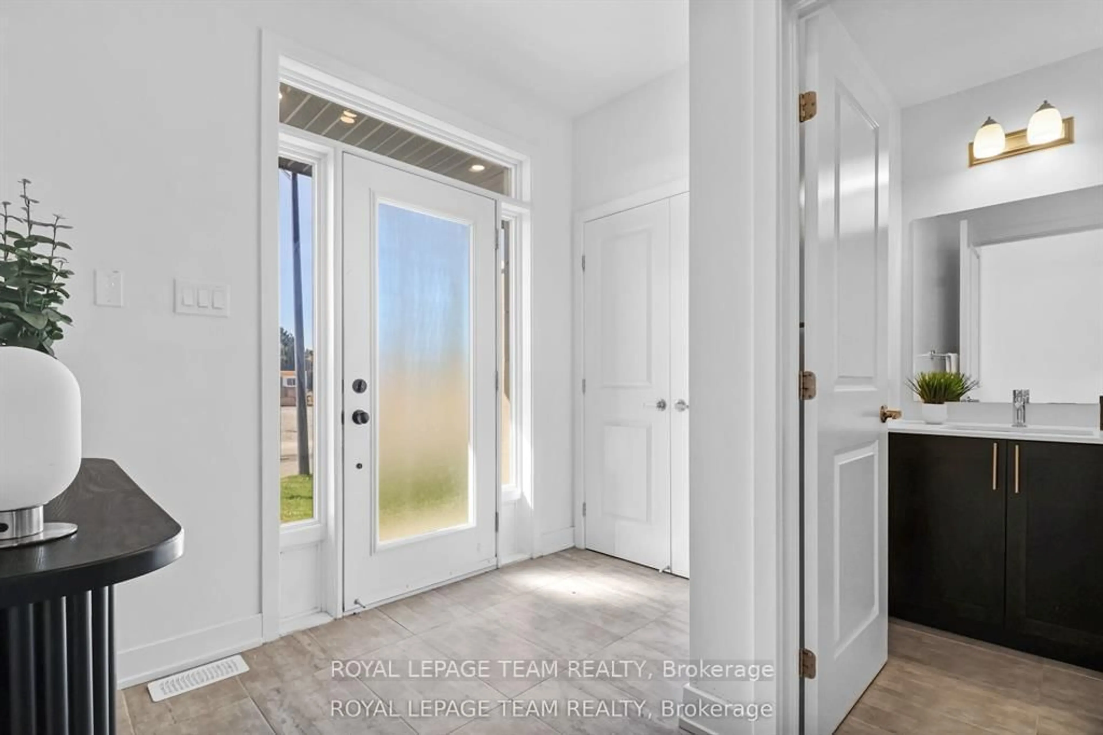 Indoor entryway for 76 Big Dipper St, Ottawa Ontario K4M 0L8