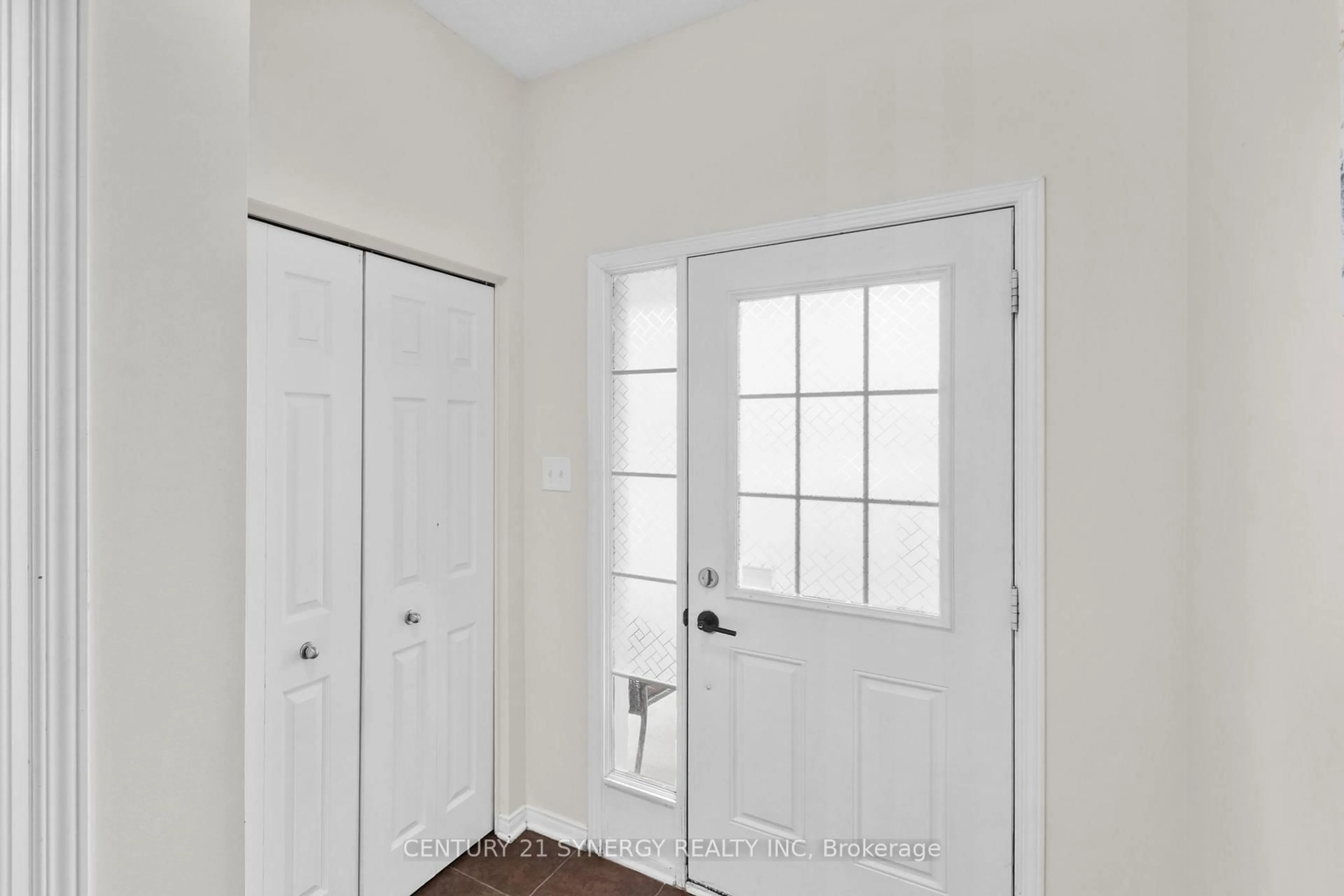 Indoor entryway for 220 Lamplighters Dr, Ottawa Ontario K2J 0K7