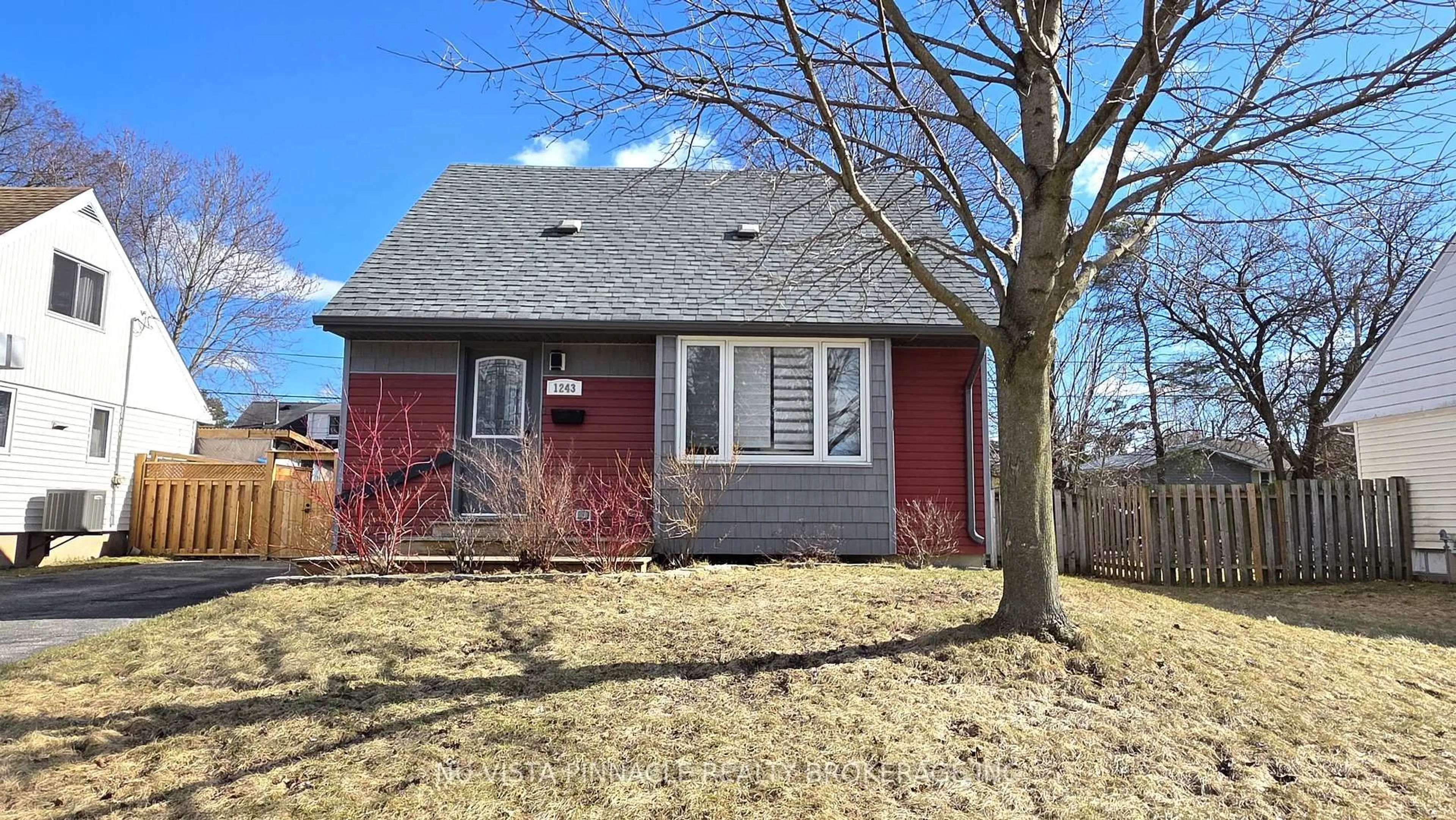 A pic from outside/outdoor area/front of a property/back of a property/a pic from drone, street for 1243 Landor St, London East Ontario N5Y 3W2