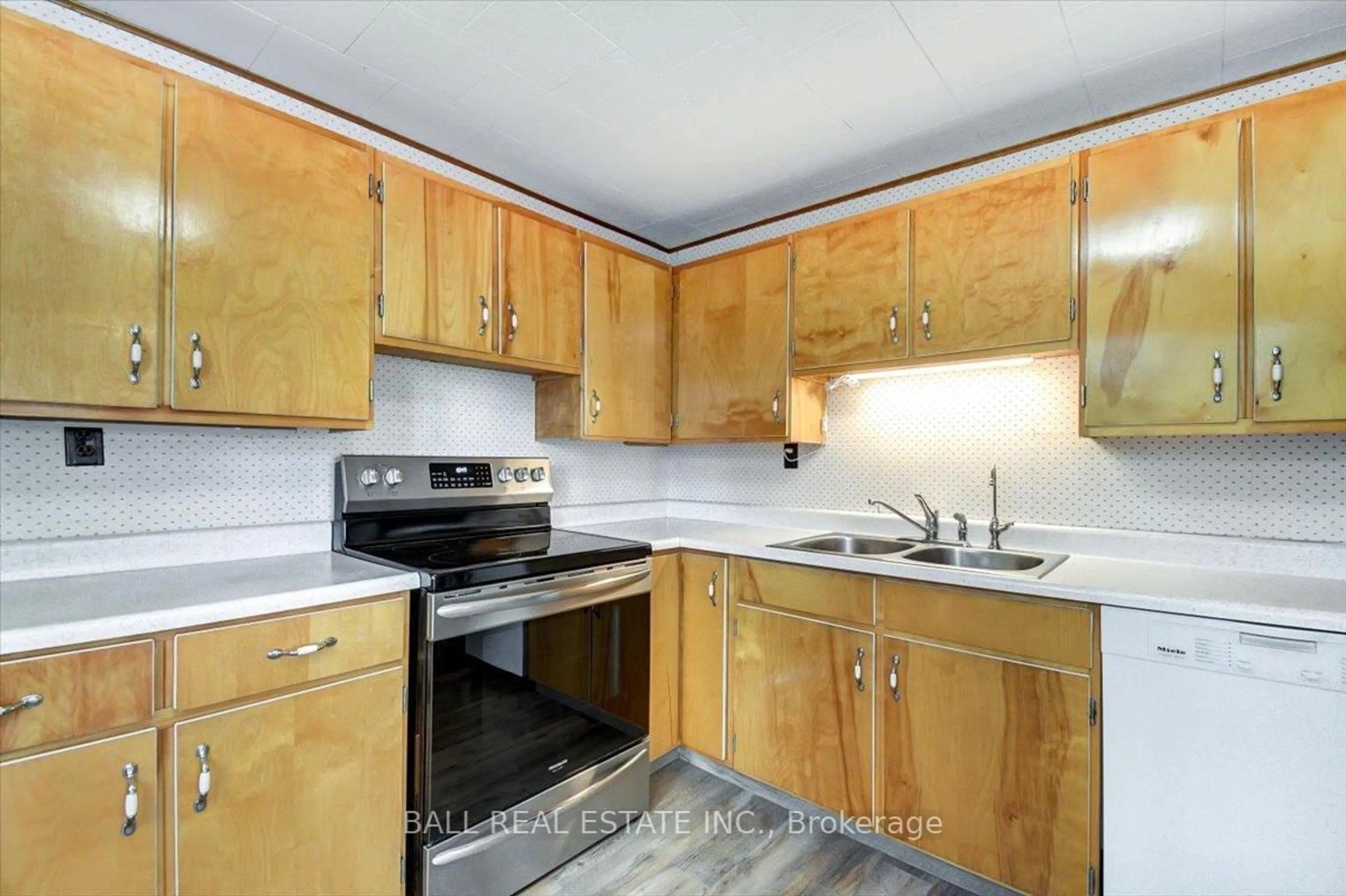 Standard kitchen, unknown for 27435 Highway 28, Bancroft Ontario K0L 1C0