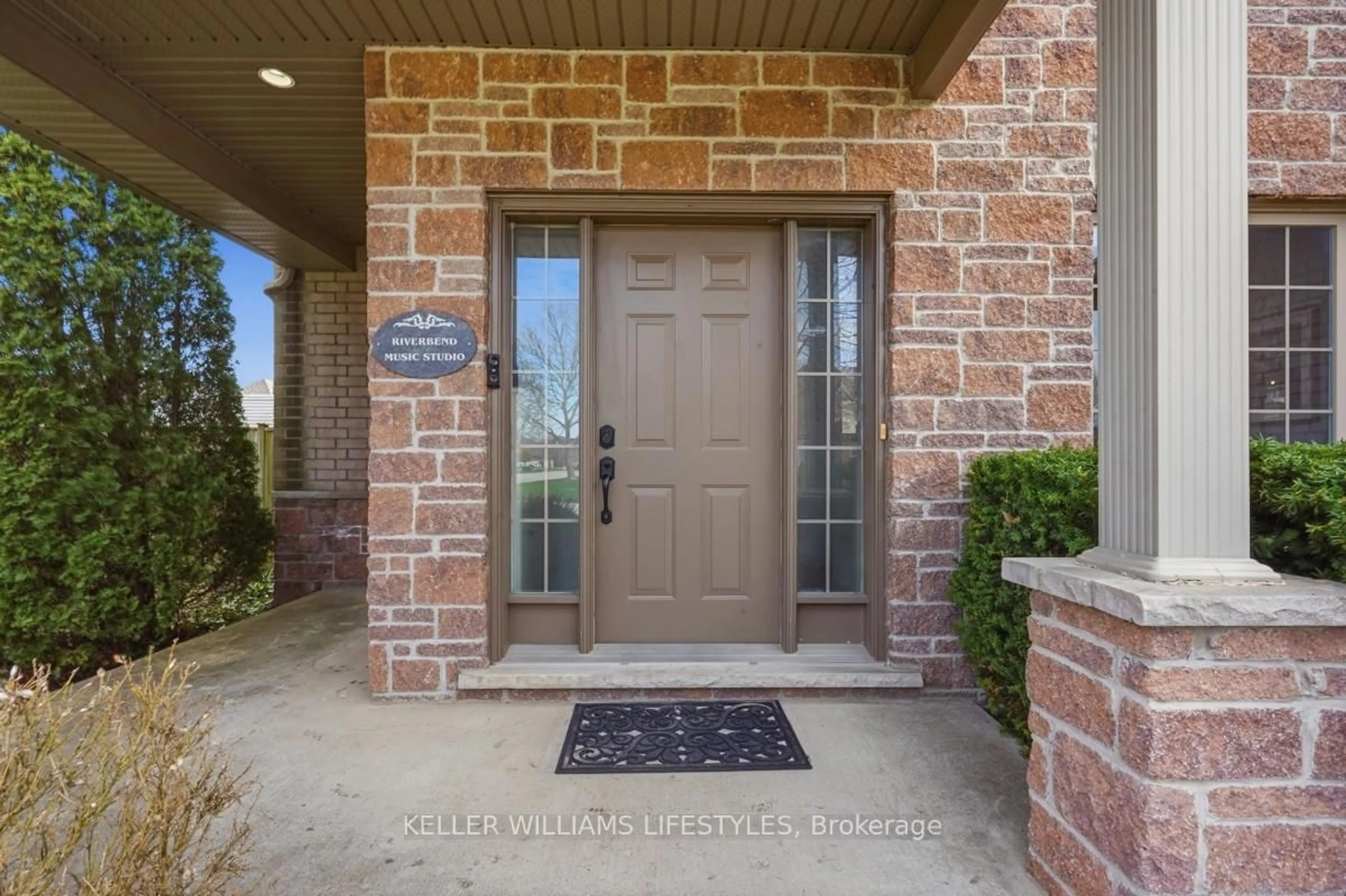 Indoor entryway for 1721 Tigerlily Rd, London South Ontario N6K 0A3