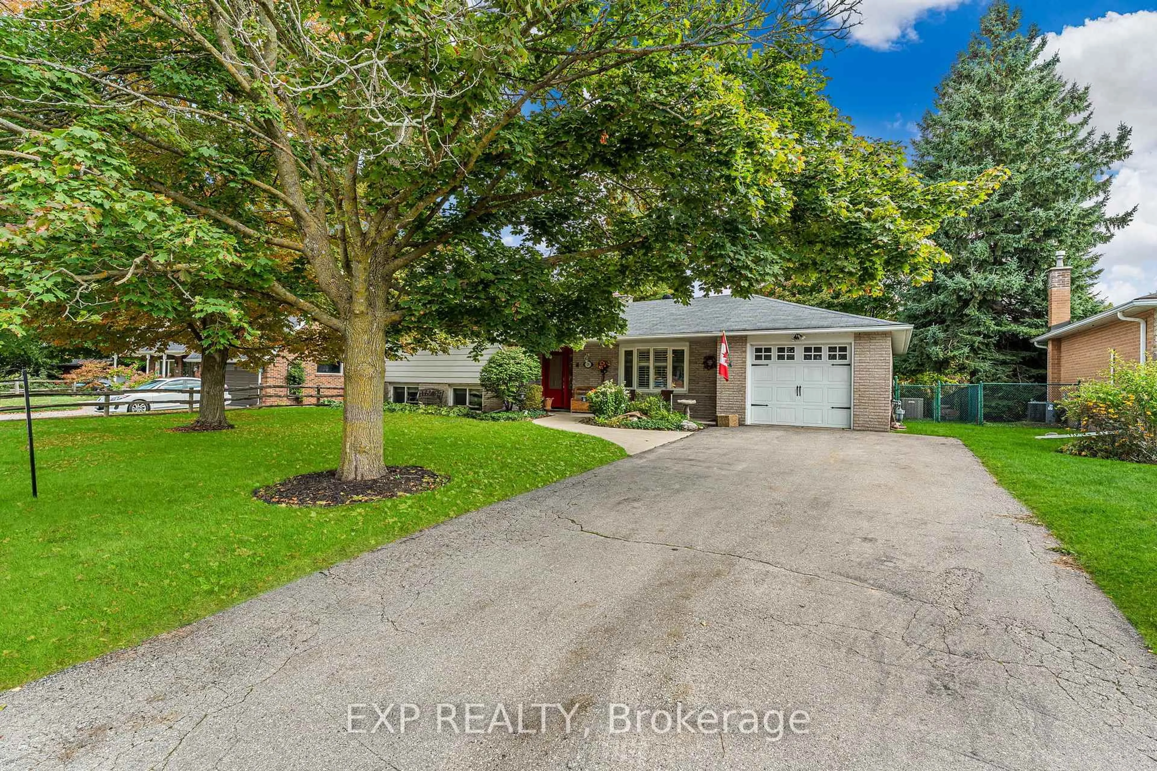 A pic from outside/outdoor area/front of a property/back of a property/a pic from drone, street for 29 Millwood Rd, Erin Ontario N0B 1T0