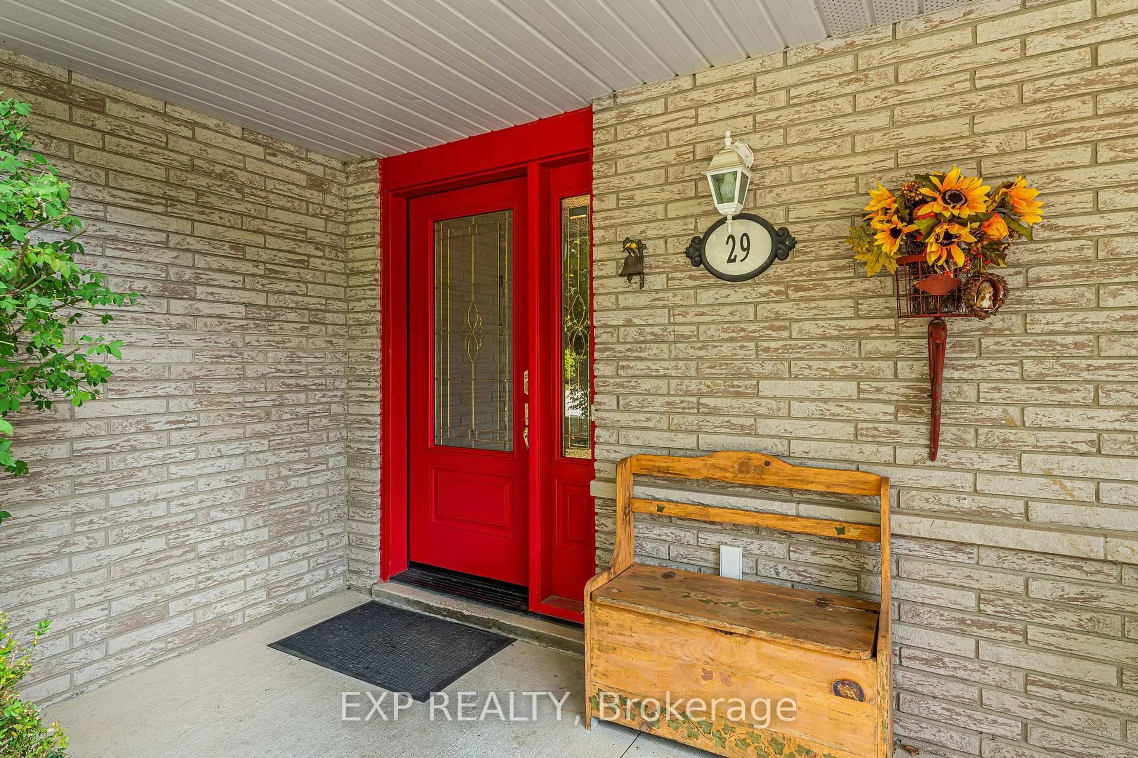 Indoor entryway for 29 Millwood Rd, Erin Ontario N0B 1T0