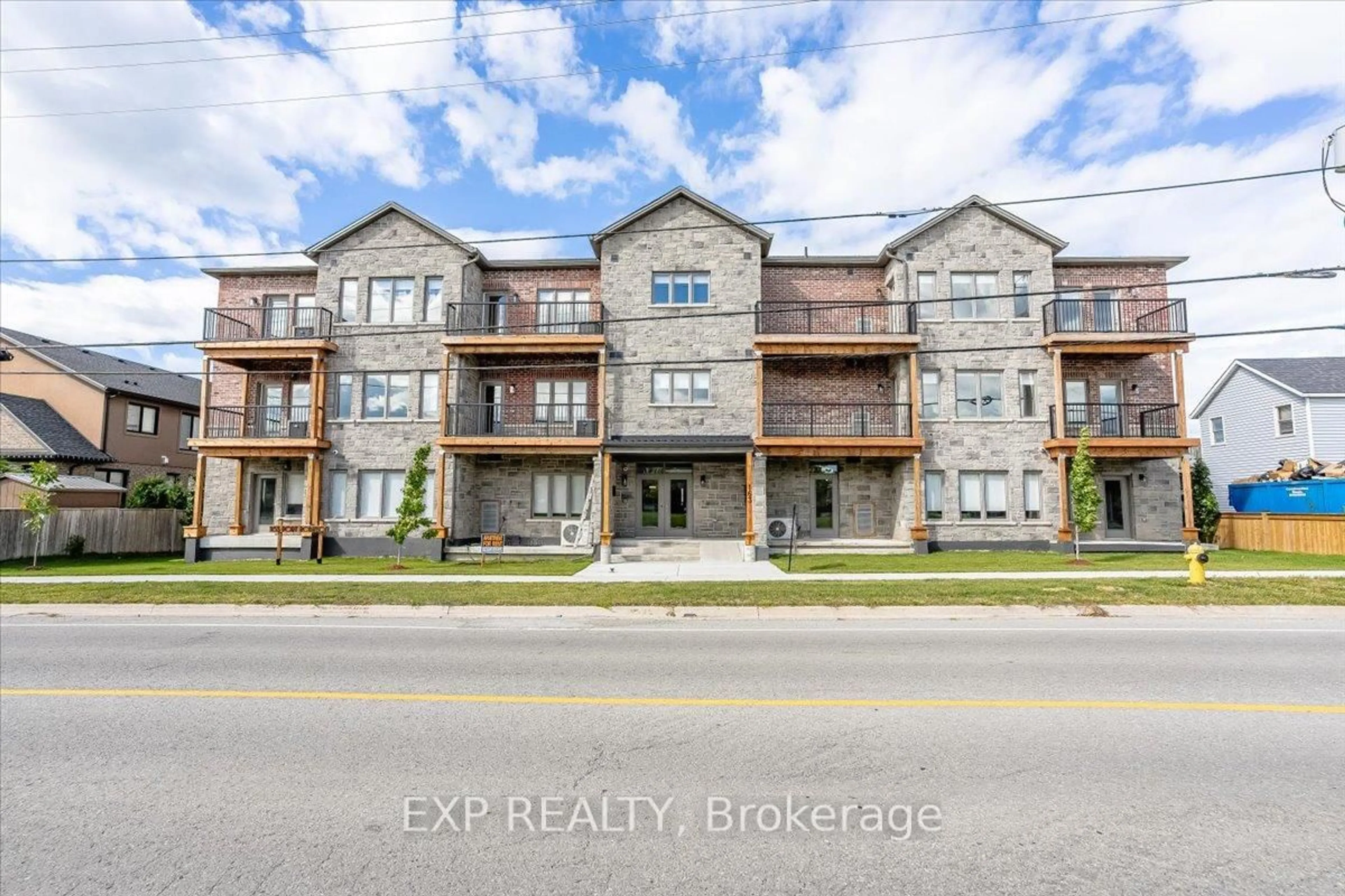 A pic from outside/outdoor area/front of a property/back of a property/a pic from drone, building for 167 PORT ROBINSON Rd, Pelham Ontario L3B 5N5