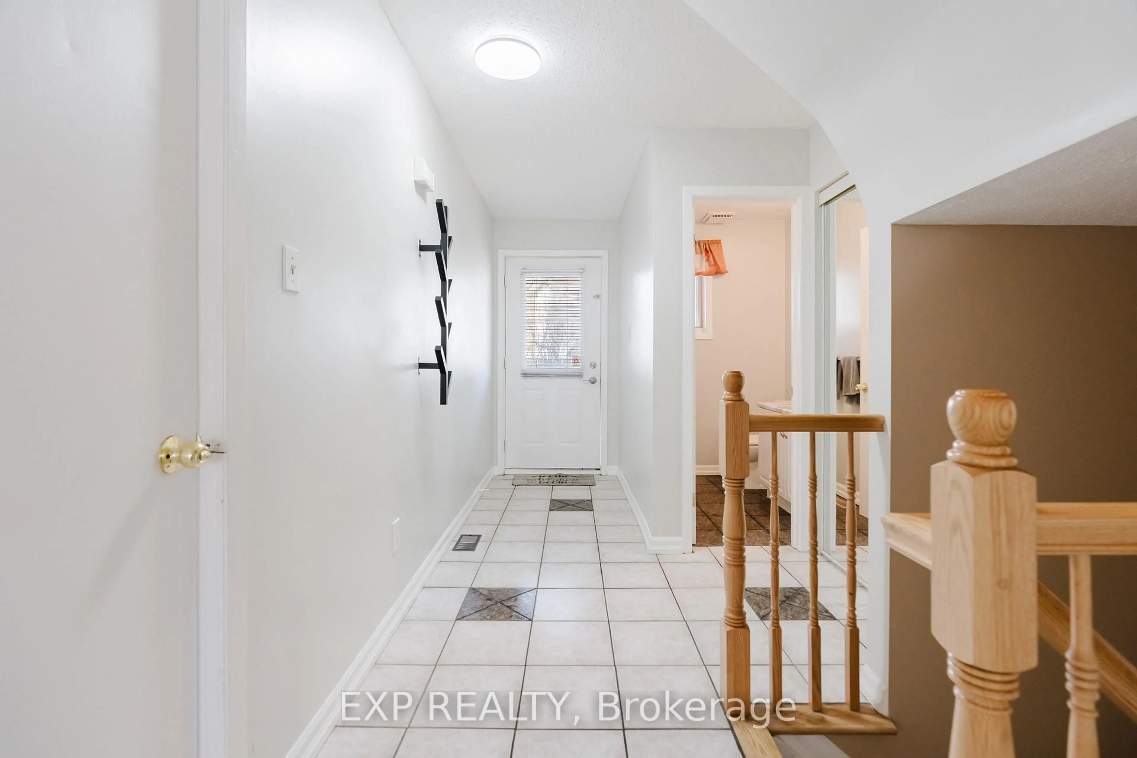 Indoor entryway for 378 Valade Cres, Orleans Ontario K4A 2V8