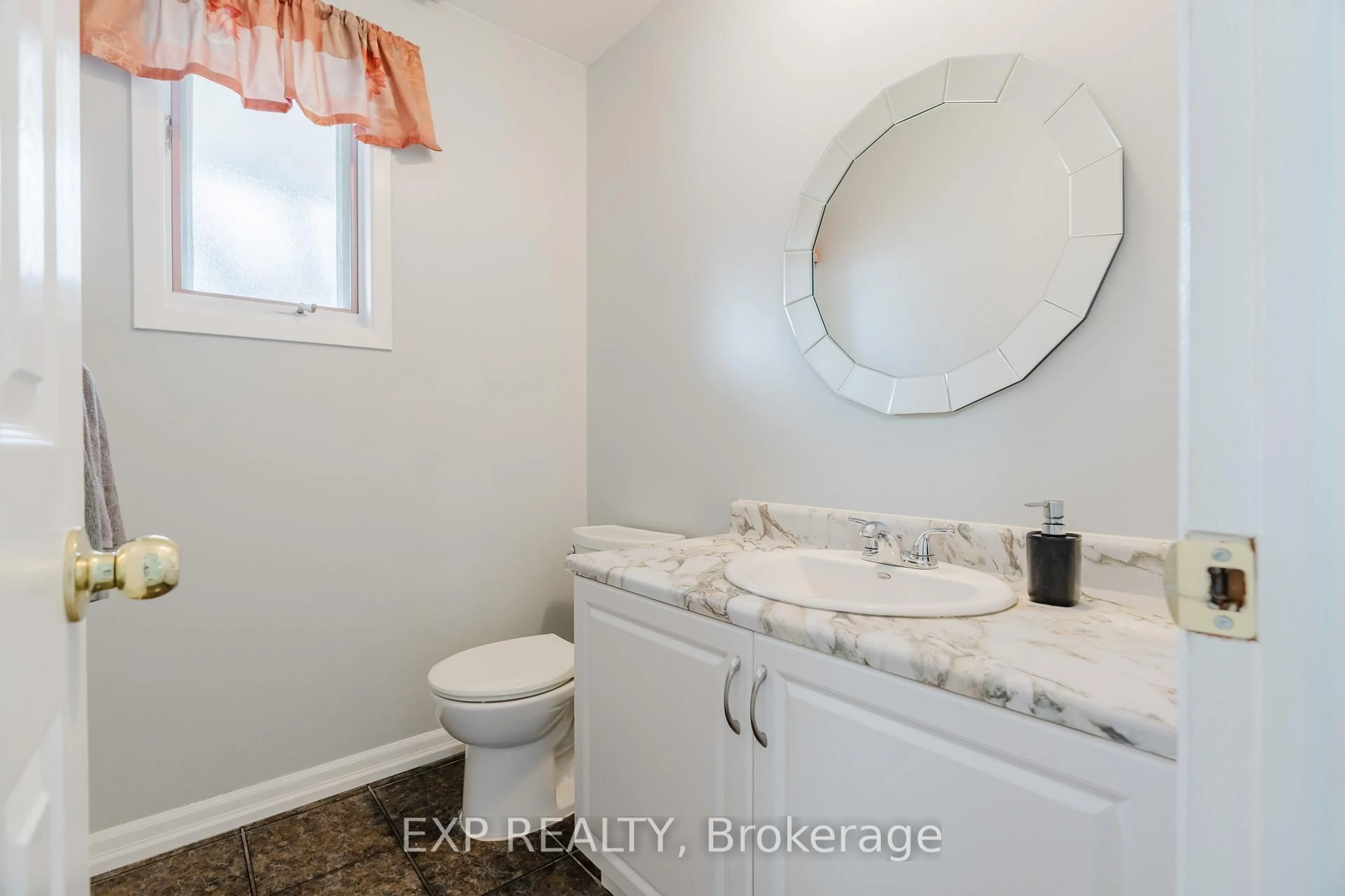 Standard bathroom, ceramic/tile floor for 378 Valade Cres, Orleans Ontario K4A 2V8