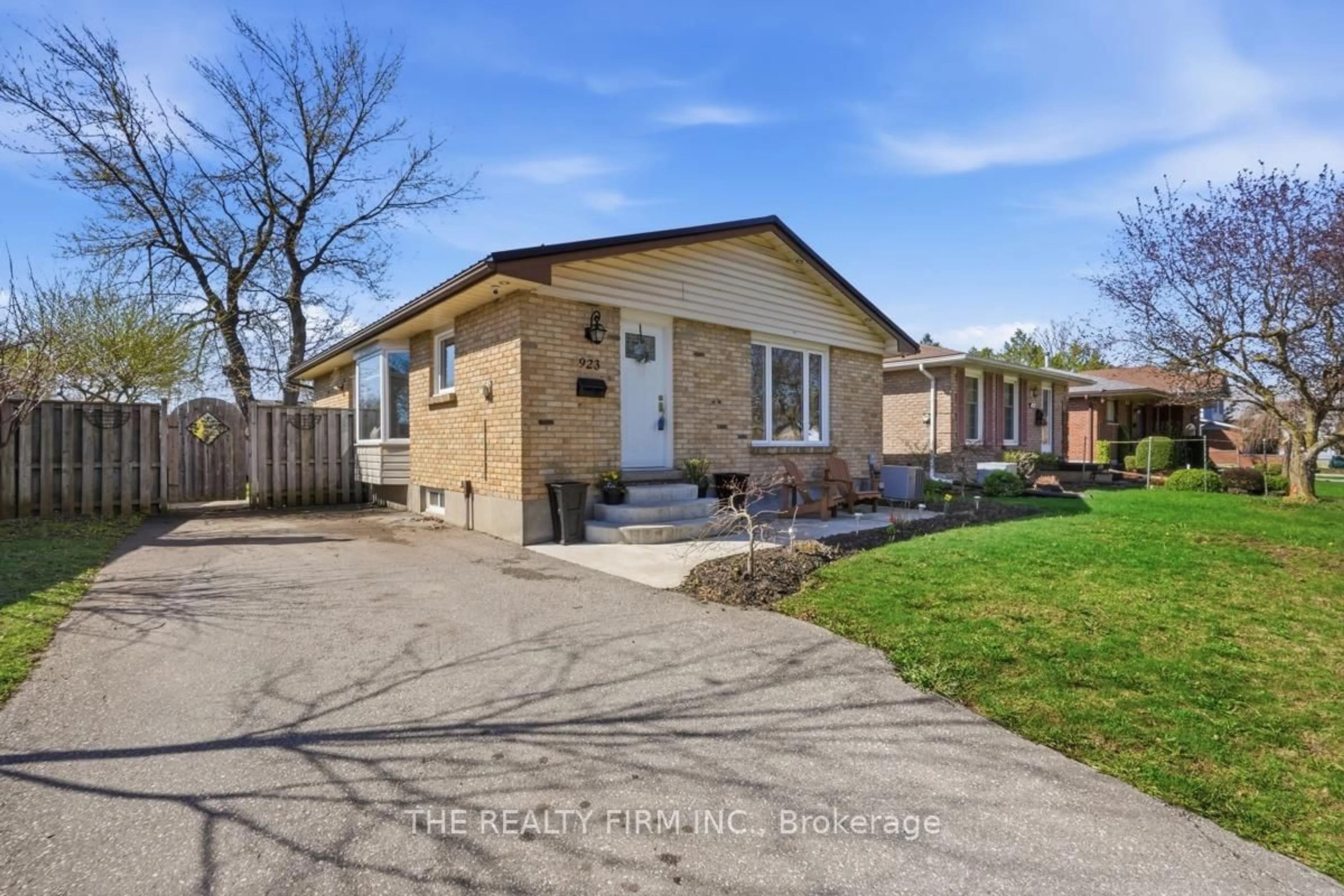 Unknown for 923 Willow Lane, London South Ontario N6E 1H4
