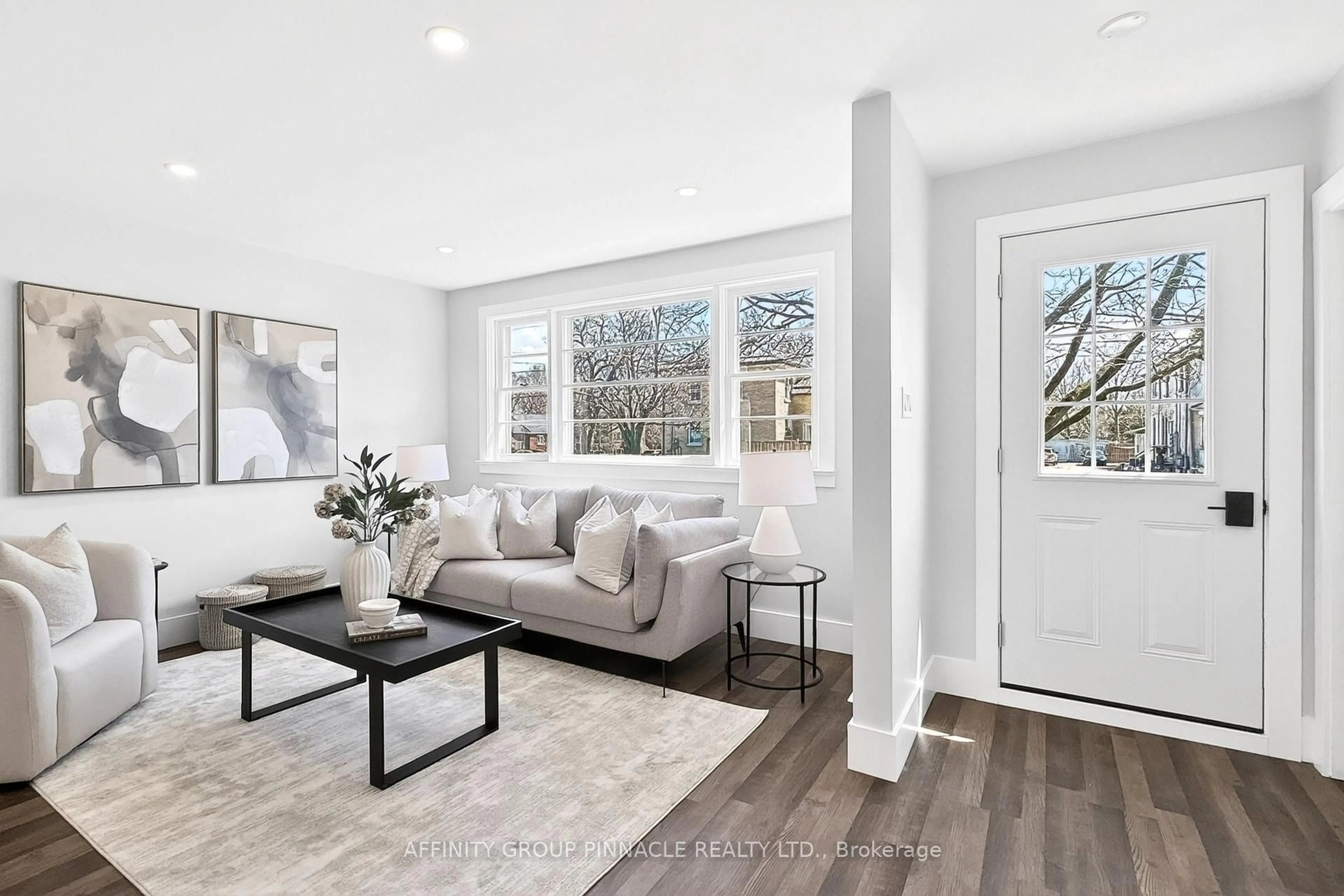 Indoor entryway for 162 University Ave, Cobourg Ontario K9A 1E1