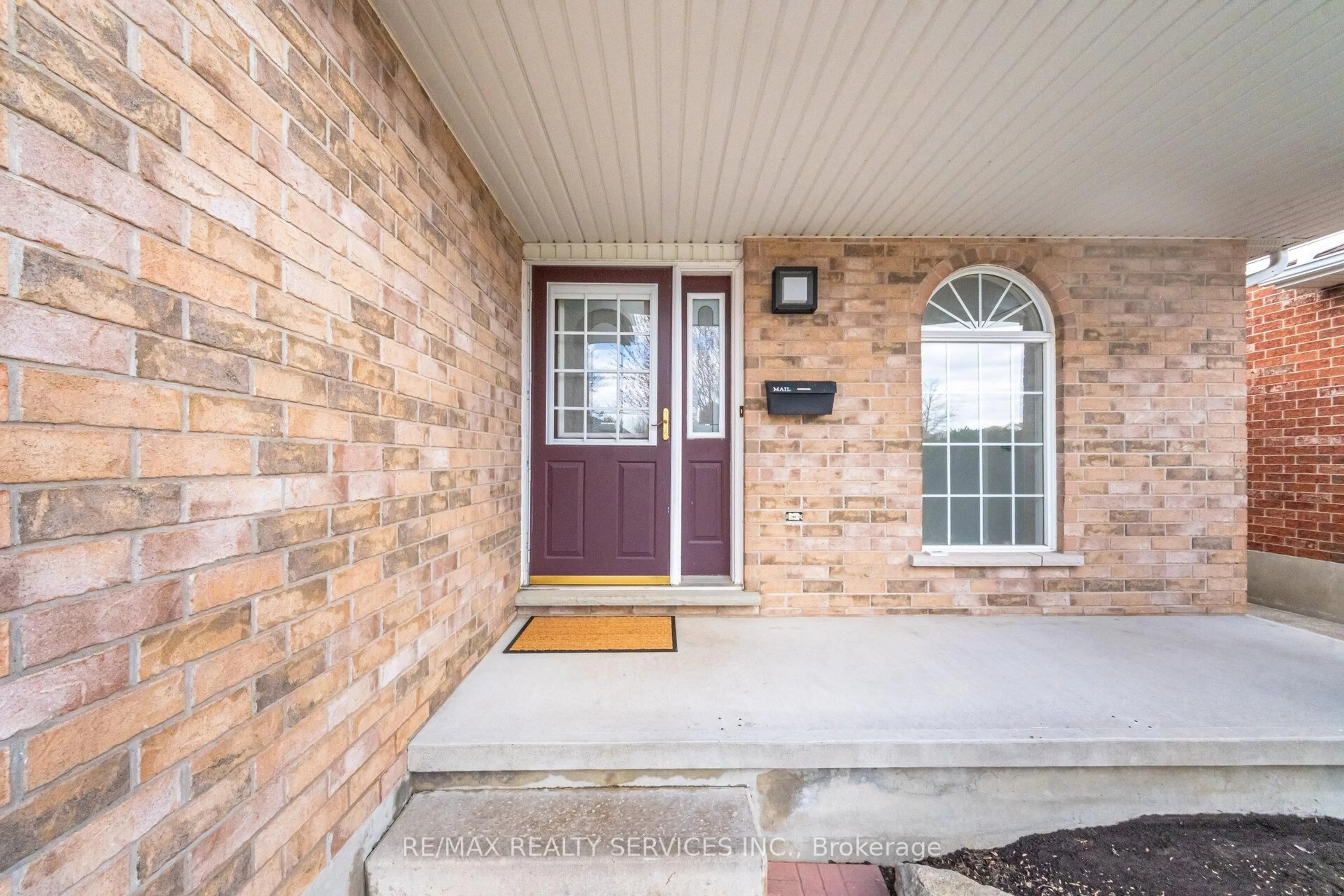 Indoor entryway for 234 Country Club Dr, Guelph Ontario N1E 3L2