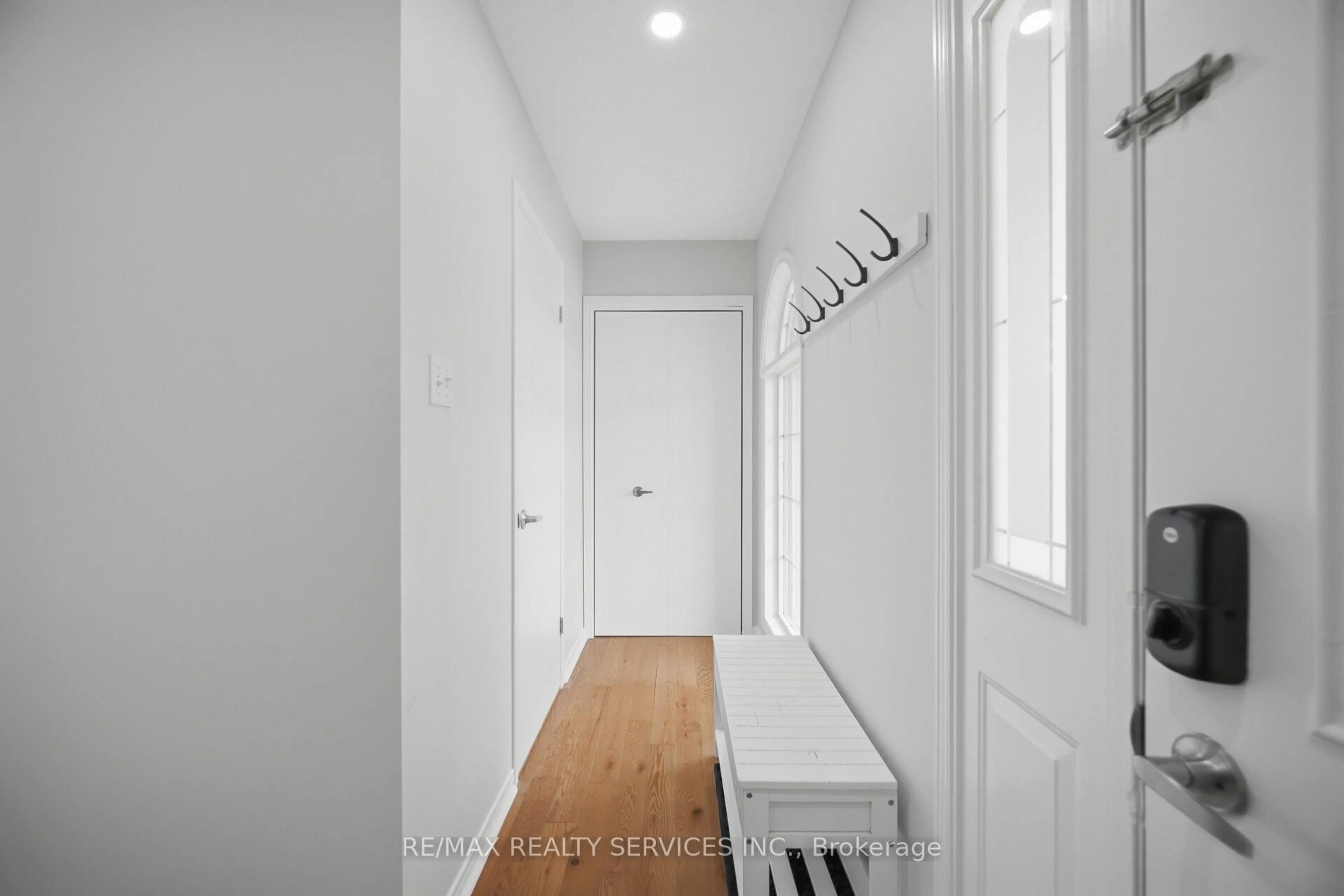 Indoor entryway for 234 Country Club Dr, Guelph Ontario N1E 3L2