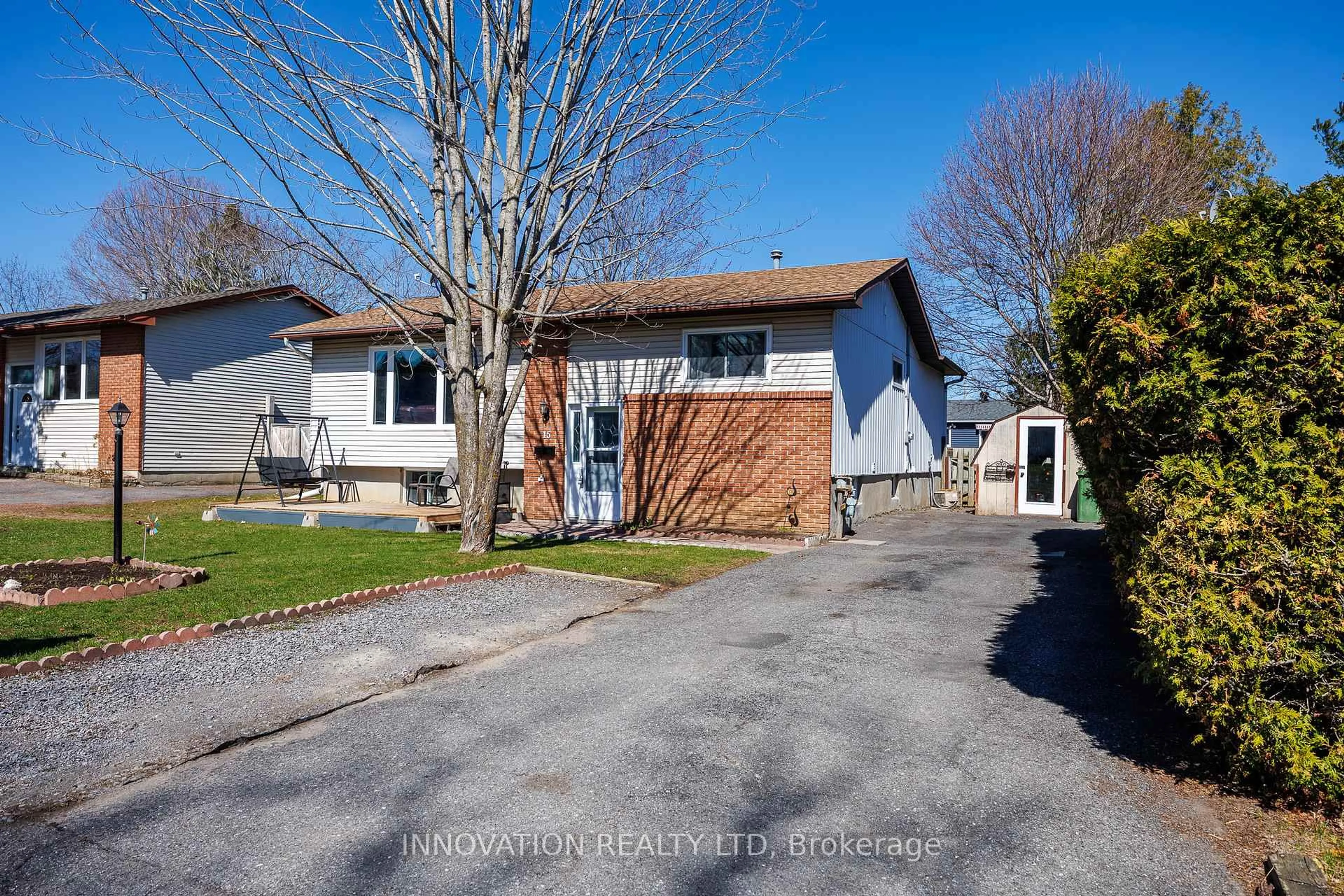 A pic from outside/outdoor area/front of a property/back of a property/a pic from drone, street for 15 Henderson St, Carleton Place Ontario K7C 3Z1