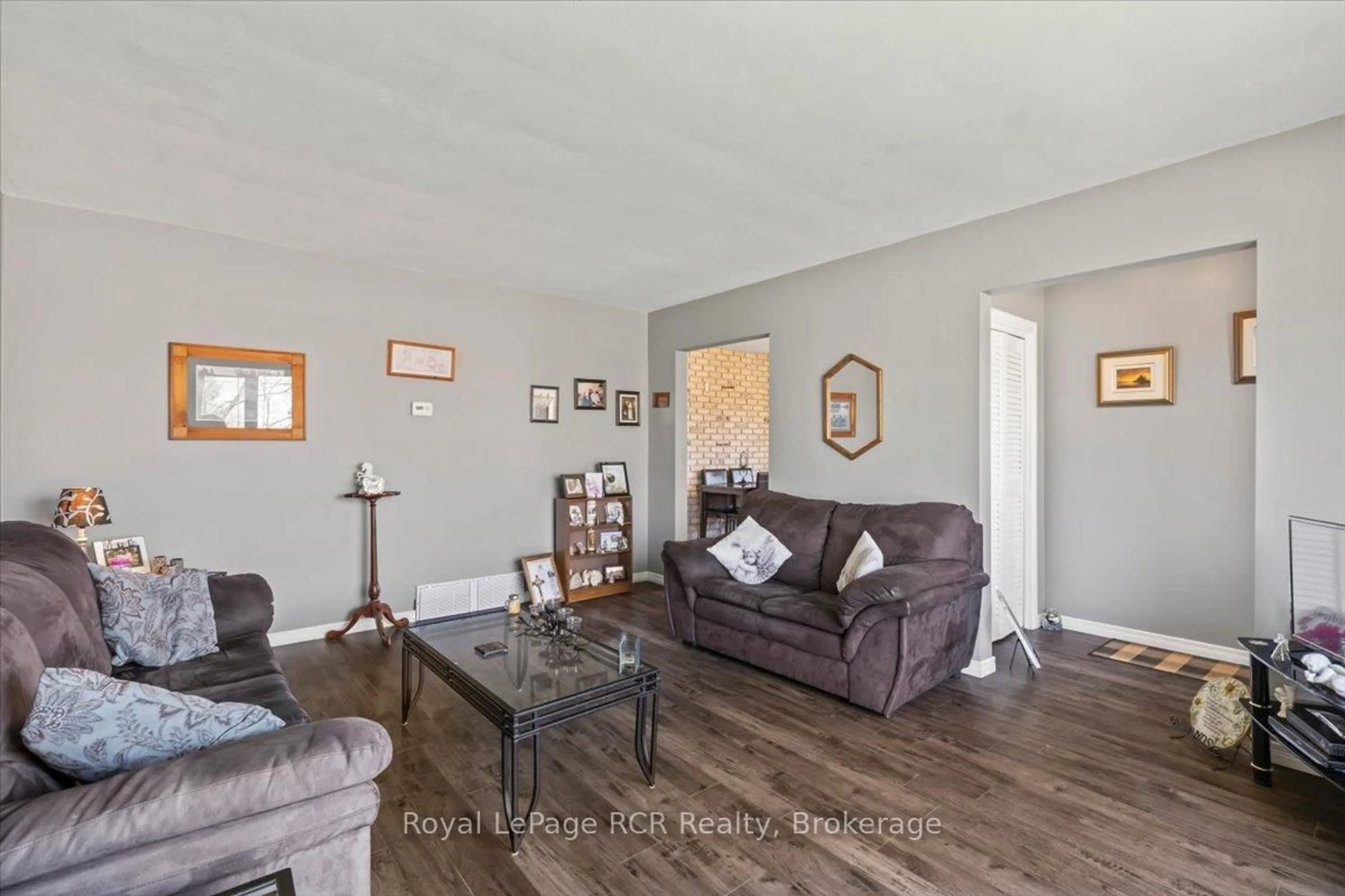 Living room with furniture, wood/laminate floor for 601 17th Ave, Hanover Ontario N4N 3B1