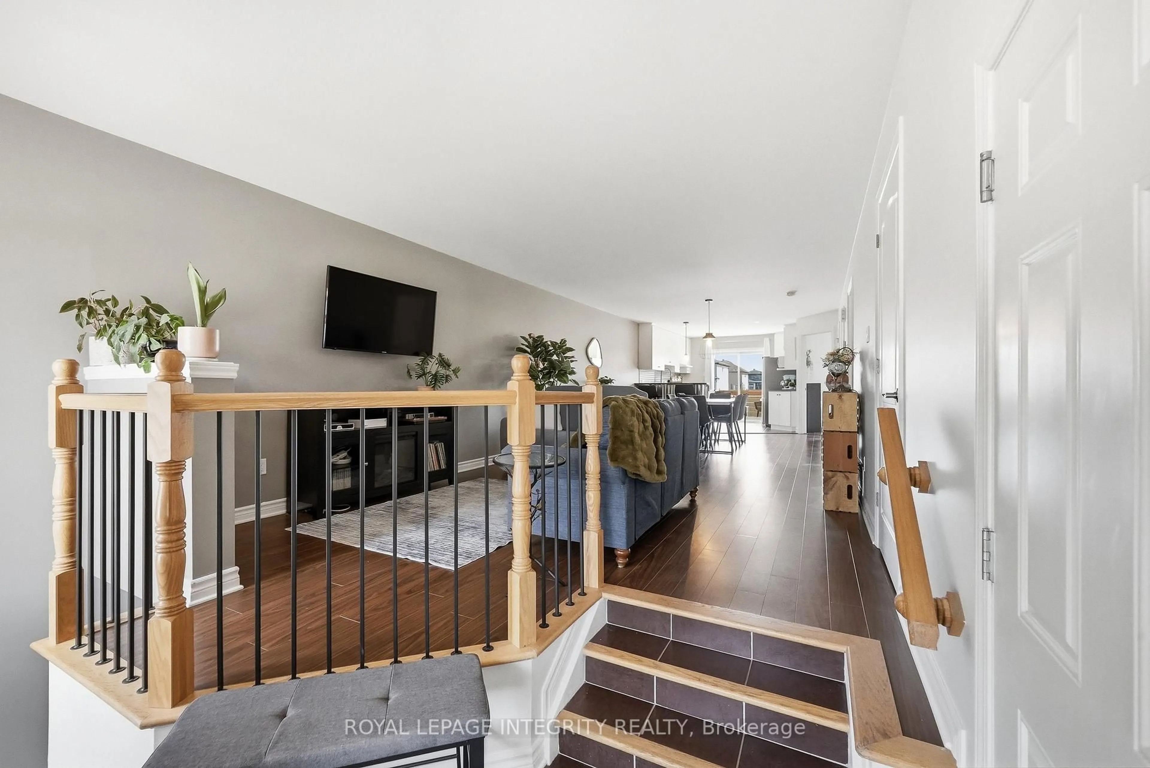 Indoor foyer for 89 Brunet St, The Nation Ontario K0A 2M0