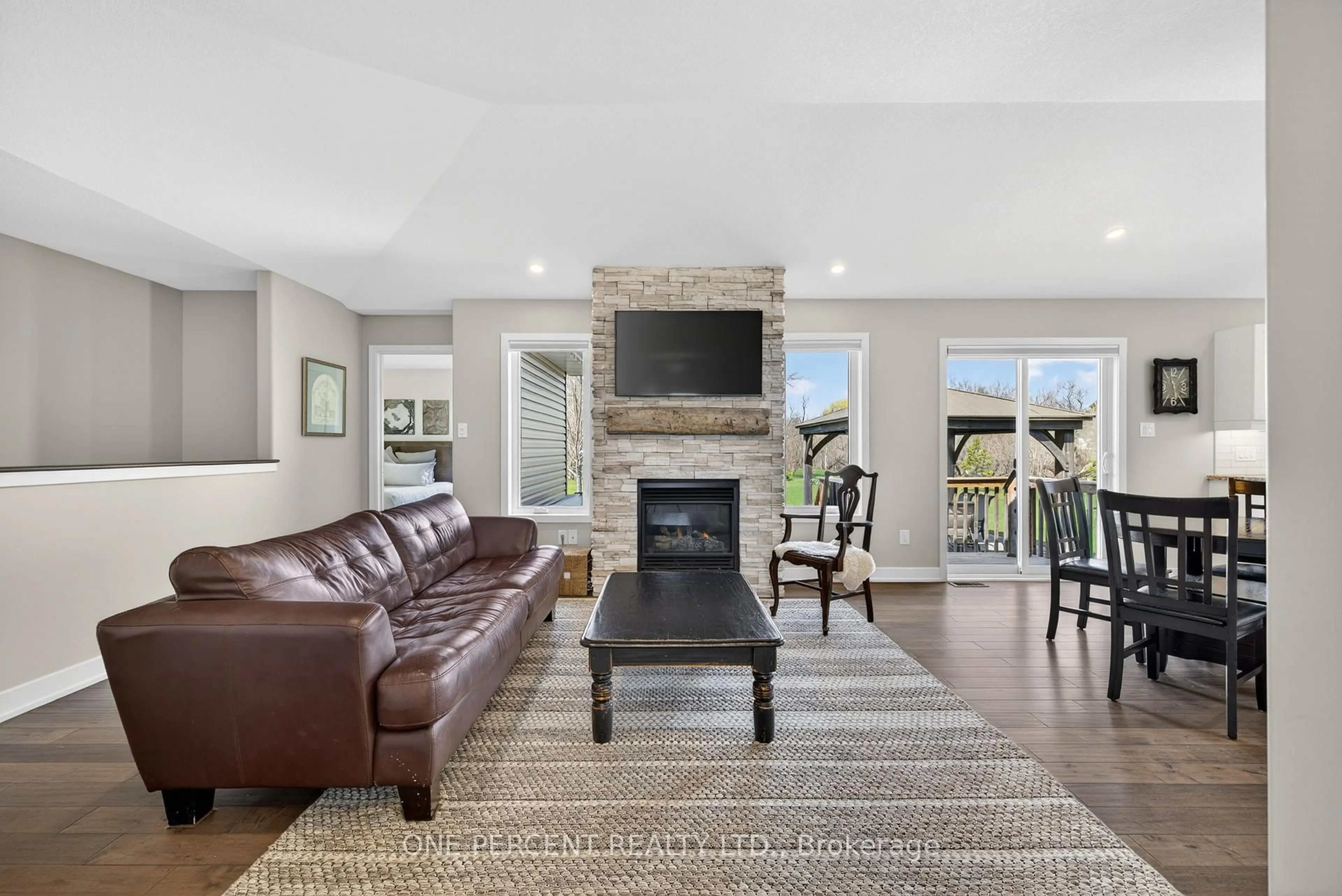 Living room with furniture, unknown for 3012 Drew Dr, North Dundas Ontario K0E 1W0