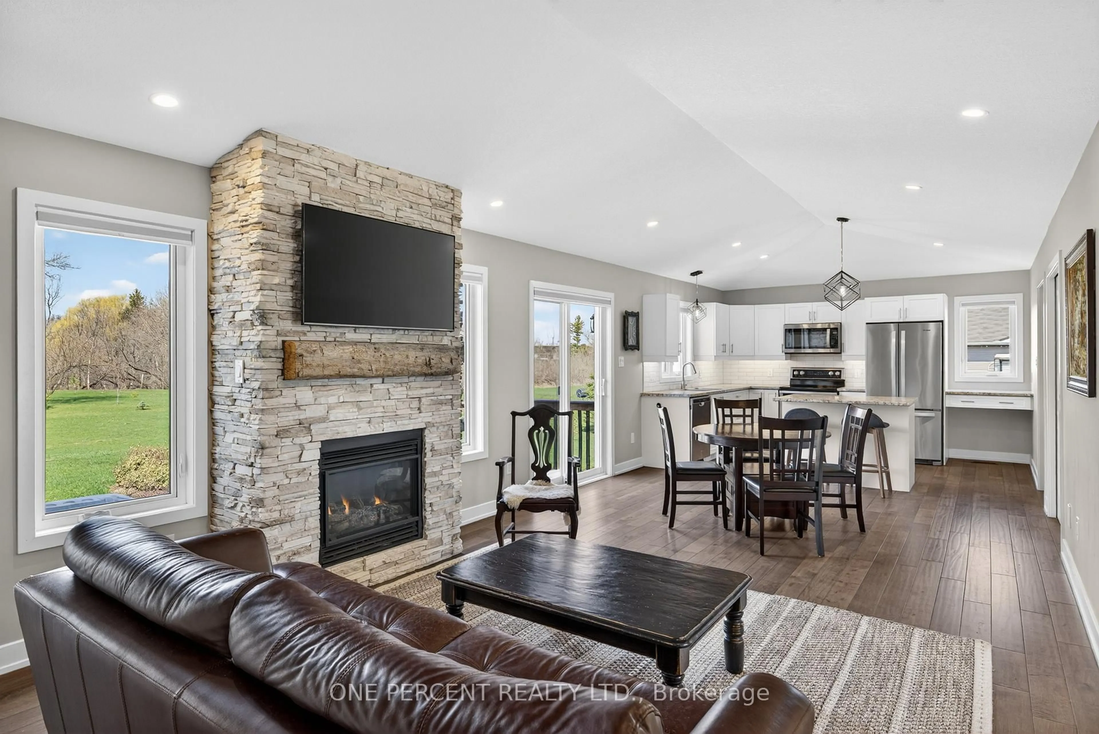 Open concept kitchen, unknown for 3012 Drew Dr, North Dundas Ontario K0E 1W0