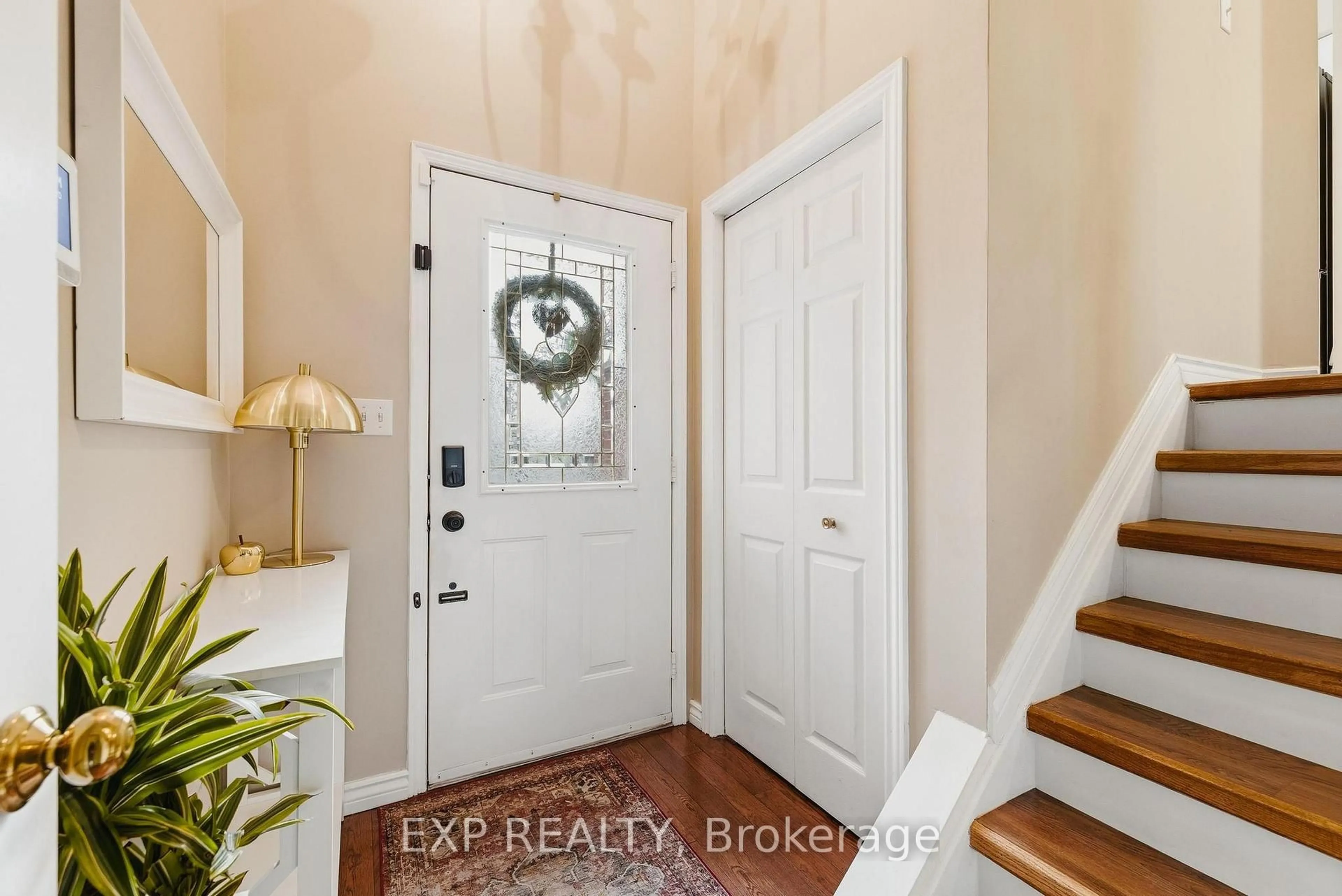 Indoor entryway for 245 Bishop St #31, Cambridge Ontario N3H 5N2