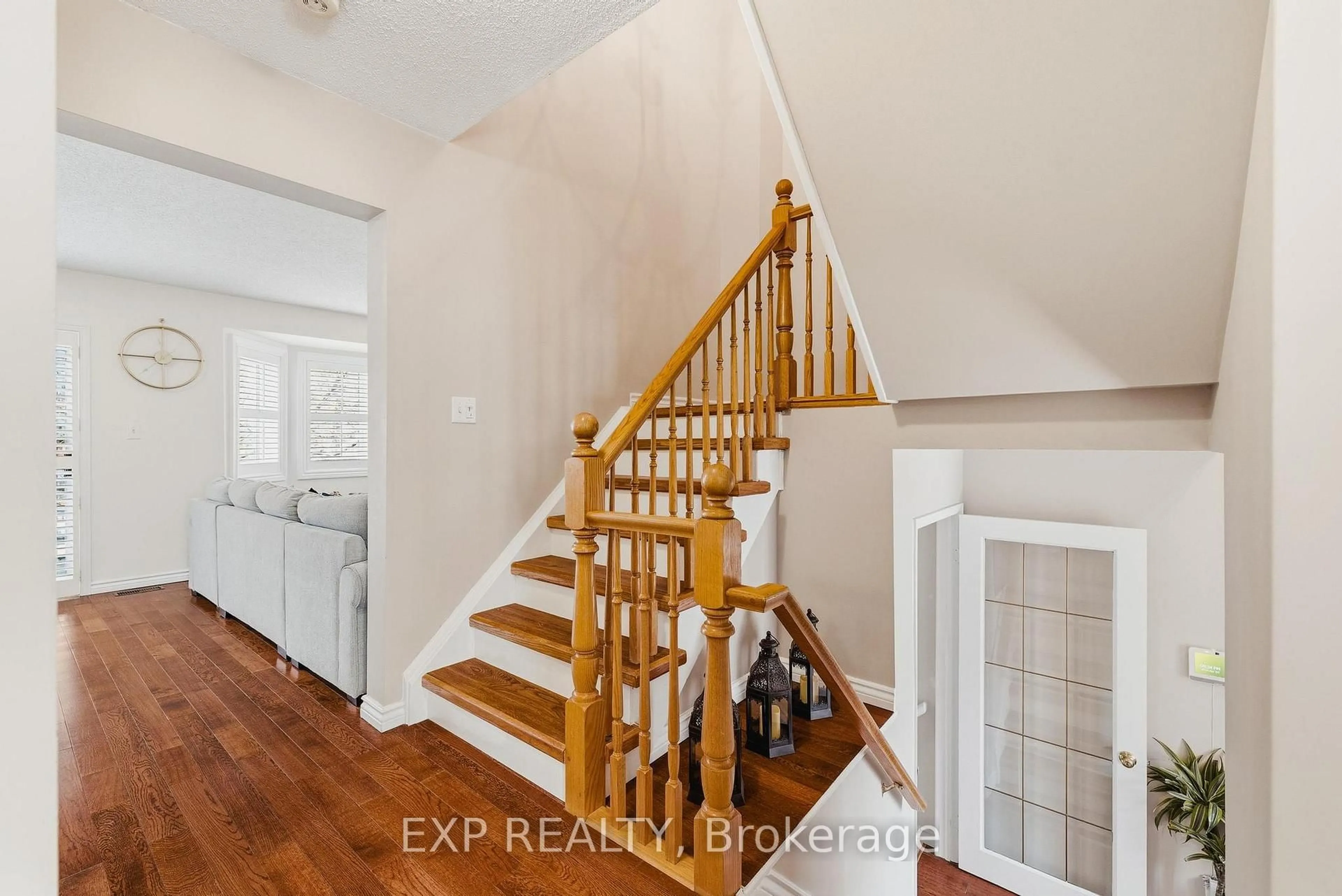 Indoor entryway for 245 Bishop St #31, Cambridge Ontario N3H 5N2