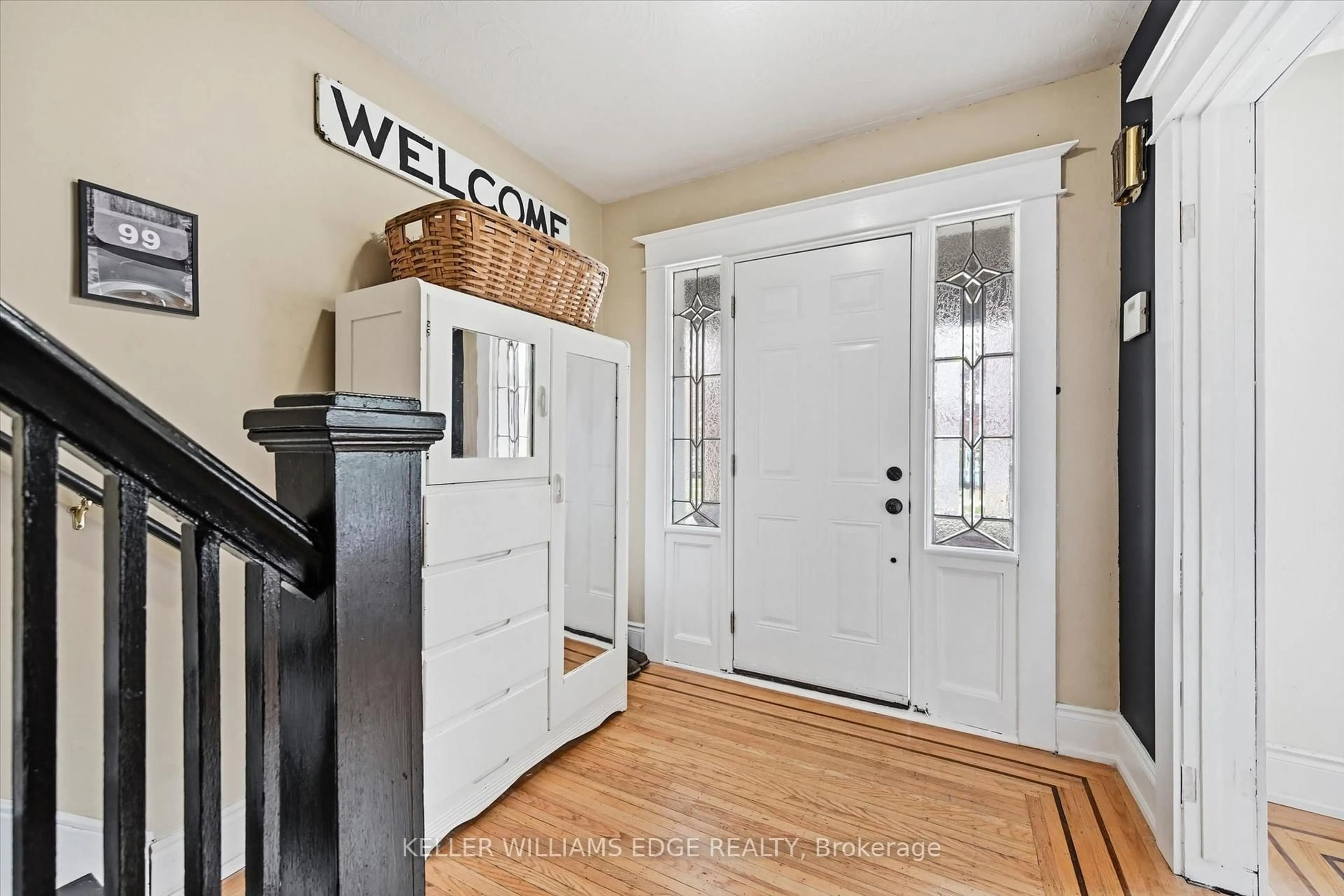 Indoor entryway for 153 Graham Ave, Hamilton Ontario L8K 2M5