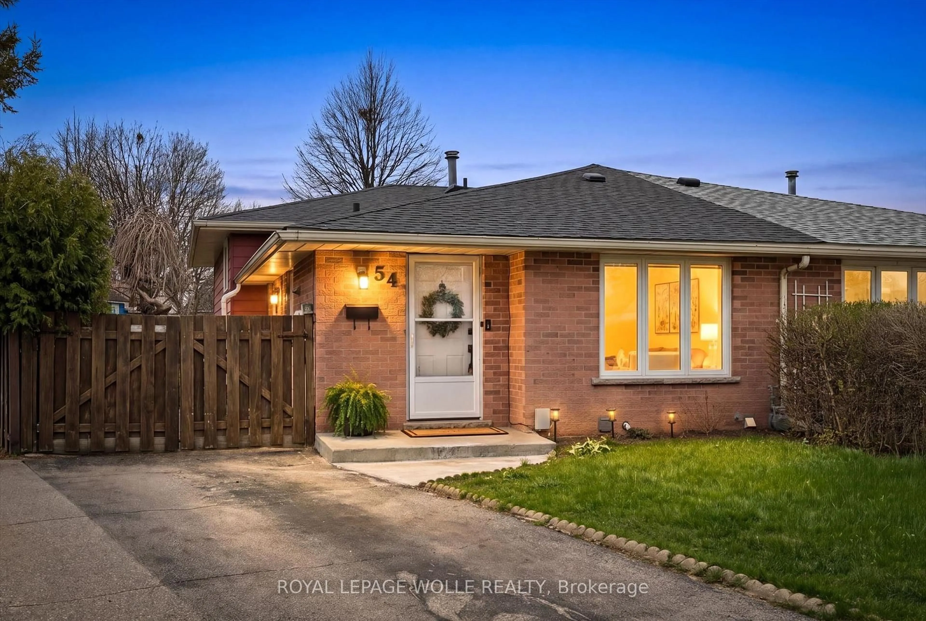 Home with brick exterior material, street for 54 Harvest Crt, Waterloo Ontario N2P 1T3