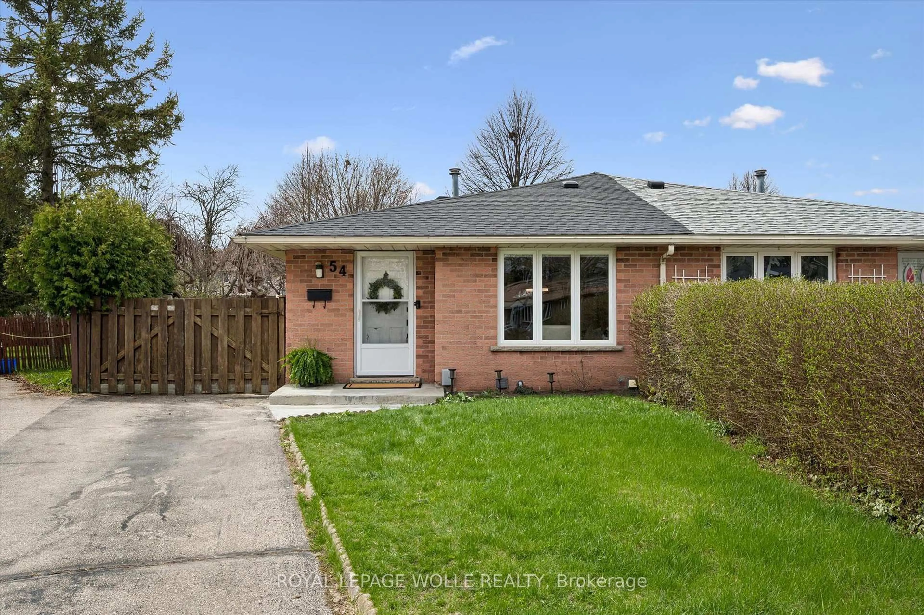 Home with brick exterior material, street for 54 Harvest Crt, Waterloo Ontario N2P 1T3