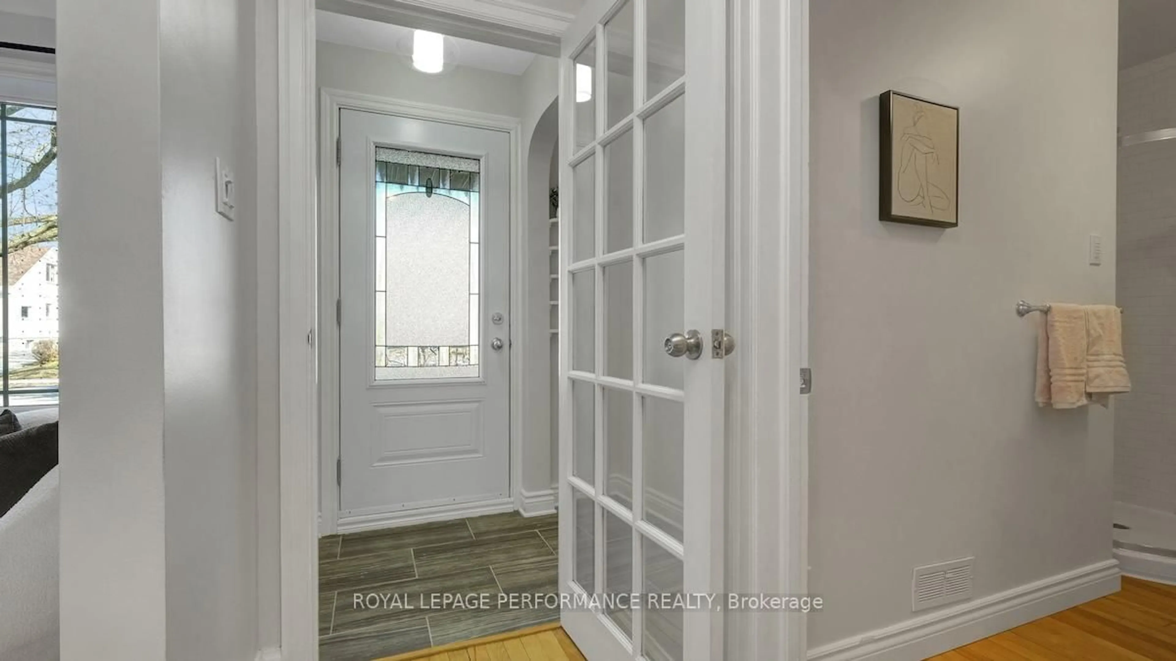 Indoor entryway for 1638 Abbey Rd, Ottawa Ontario K1G 0H3