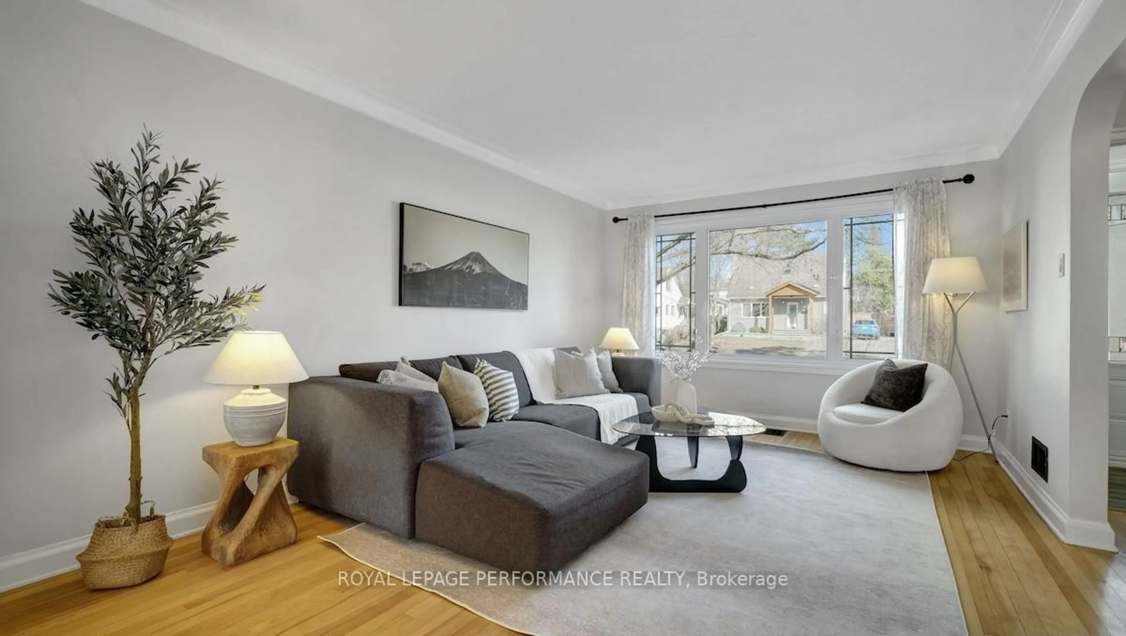 Living room with furniture, unknown for 1638 Abbey Rd, Ottawa Ontario K1G 0H3