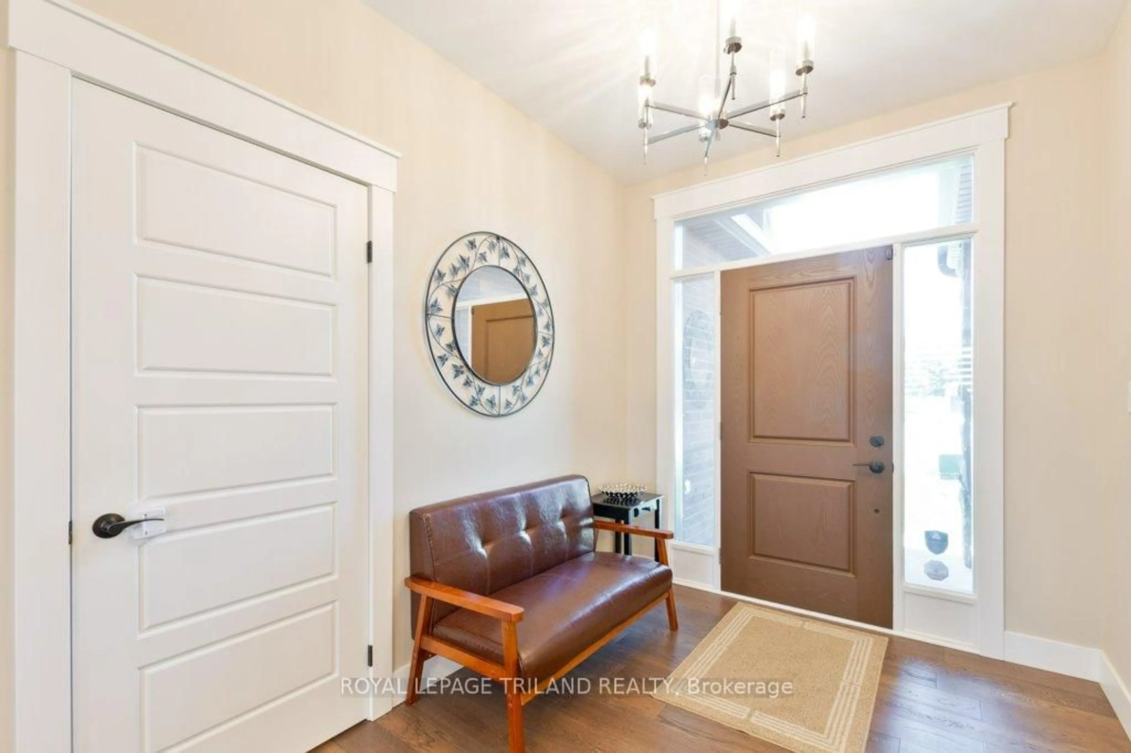 Indoor entryway for 14 REA Crt, Southwold Ontario N6L 1M1