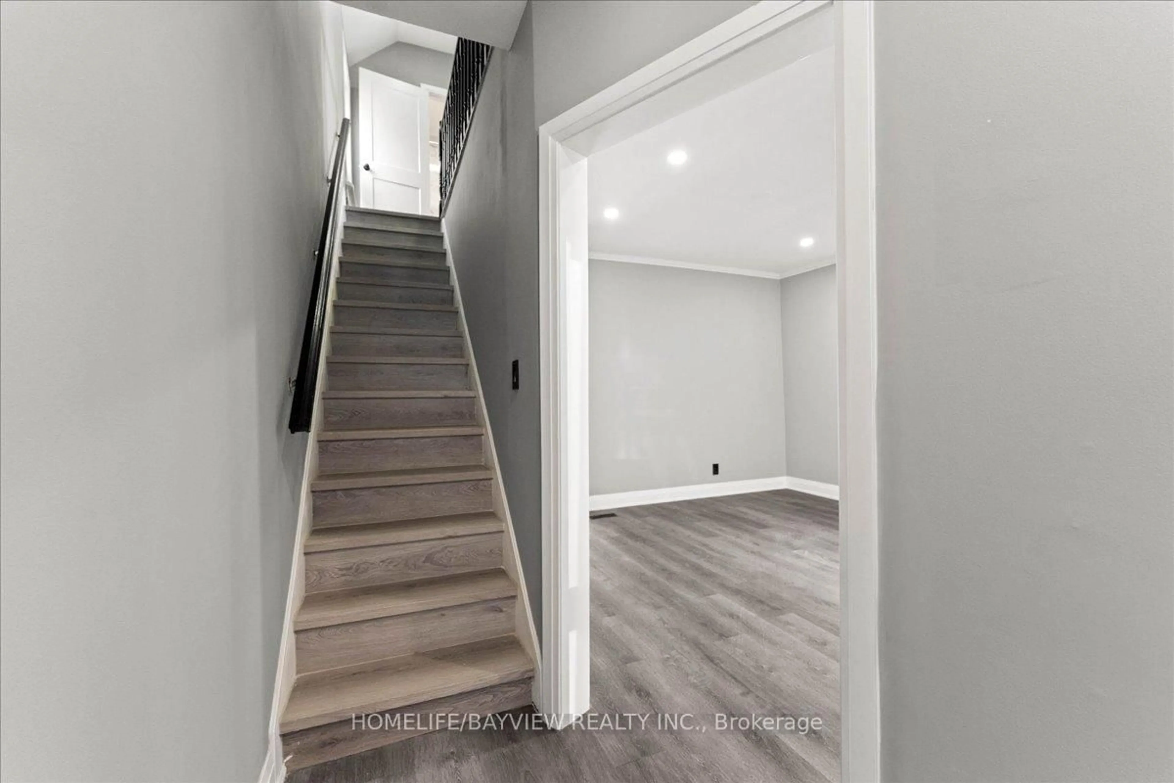 Indoor entryway for 214 Burlington St, Hamilton Ontario L8L 4H1