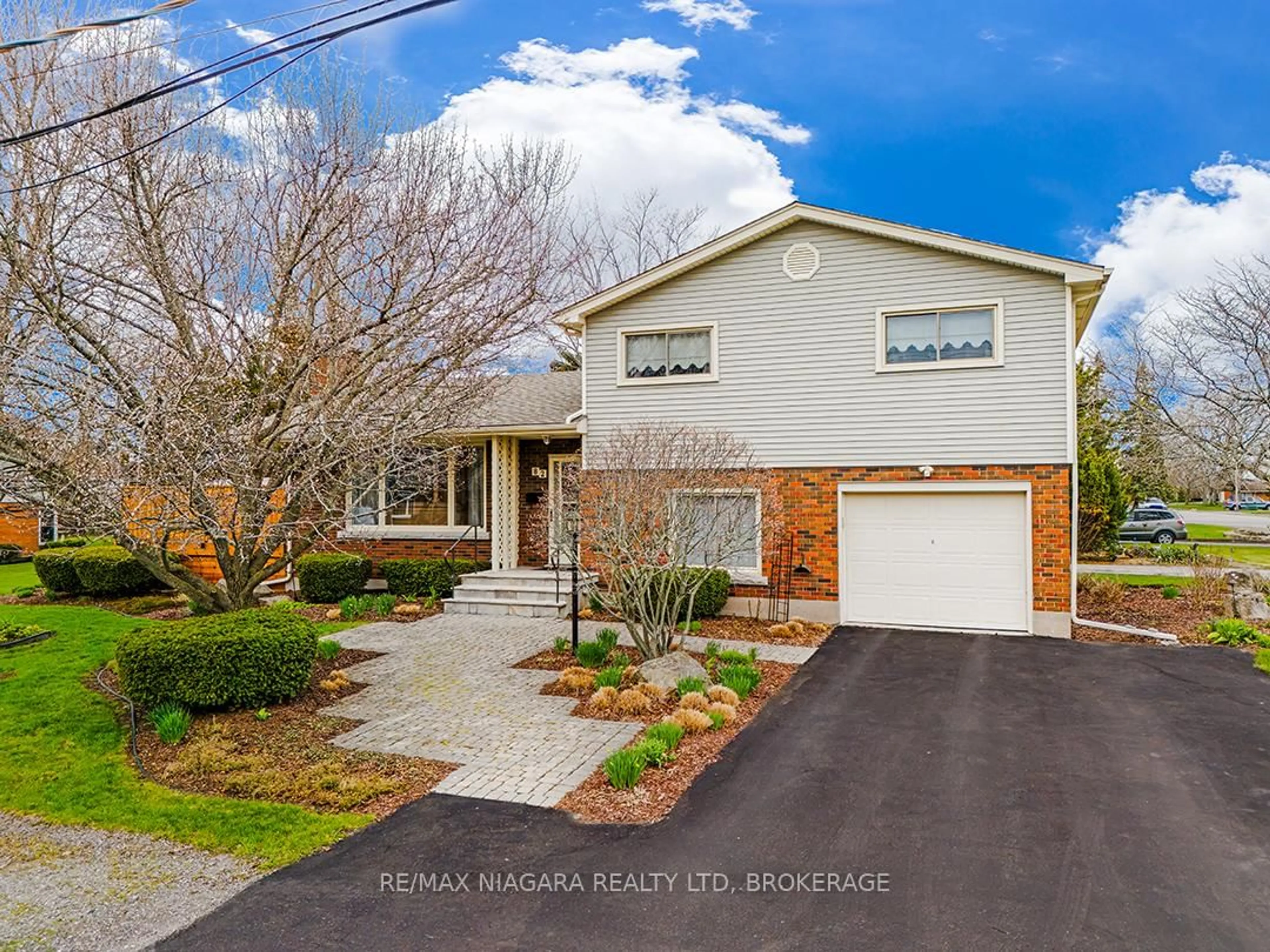 Home with brick exterior material, street for 82 Scholfield Ave, Port Colborne Ontario L3K 5S9