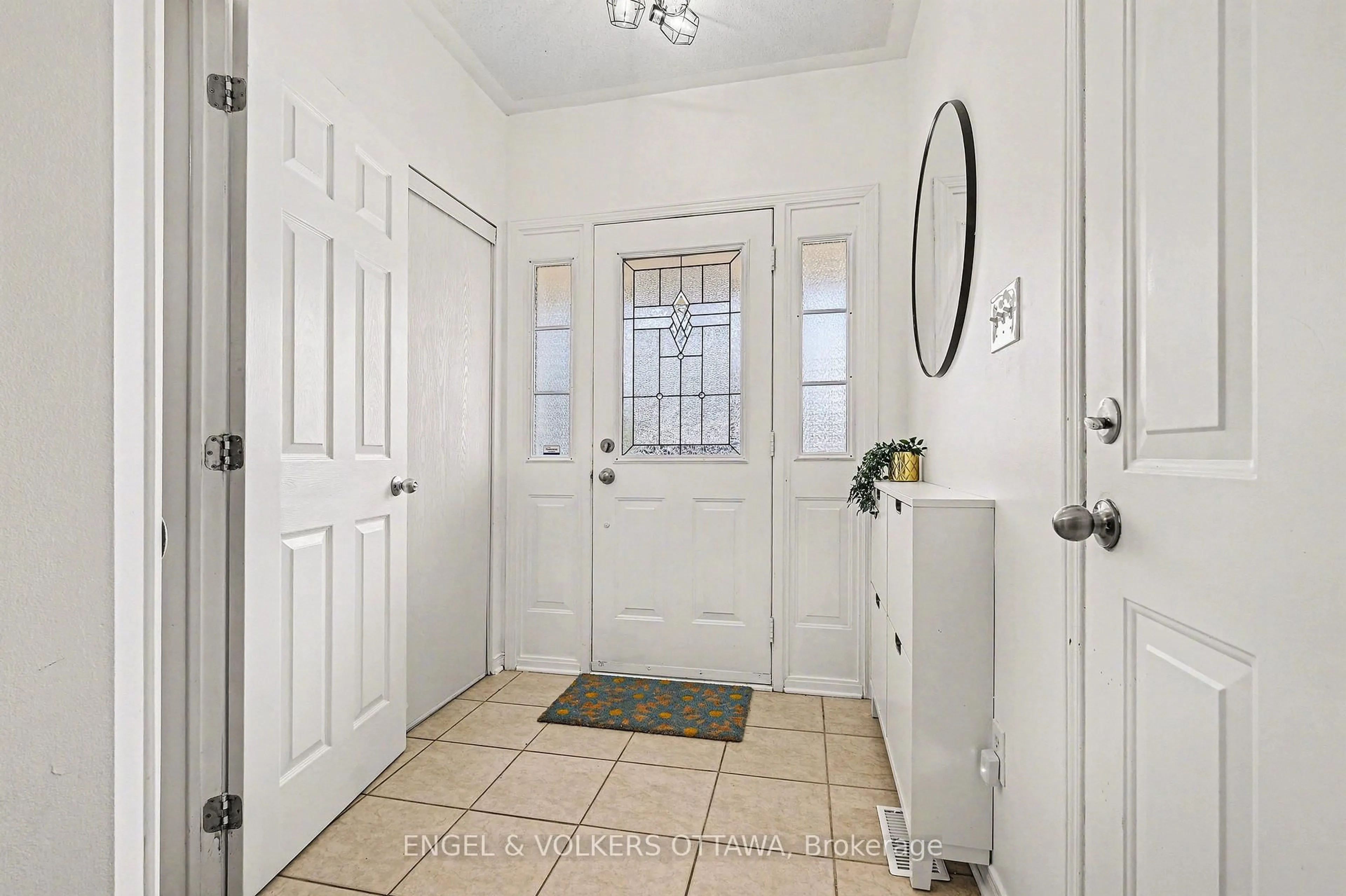 Indoor entryway for 135 Lockhaven Private, Ottawa Ontario K2J 5L6