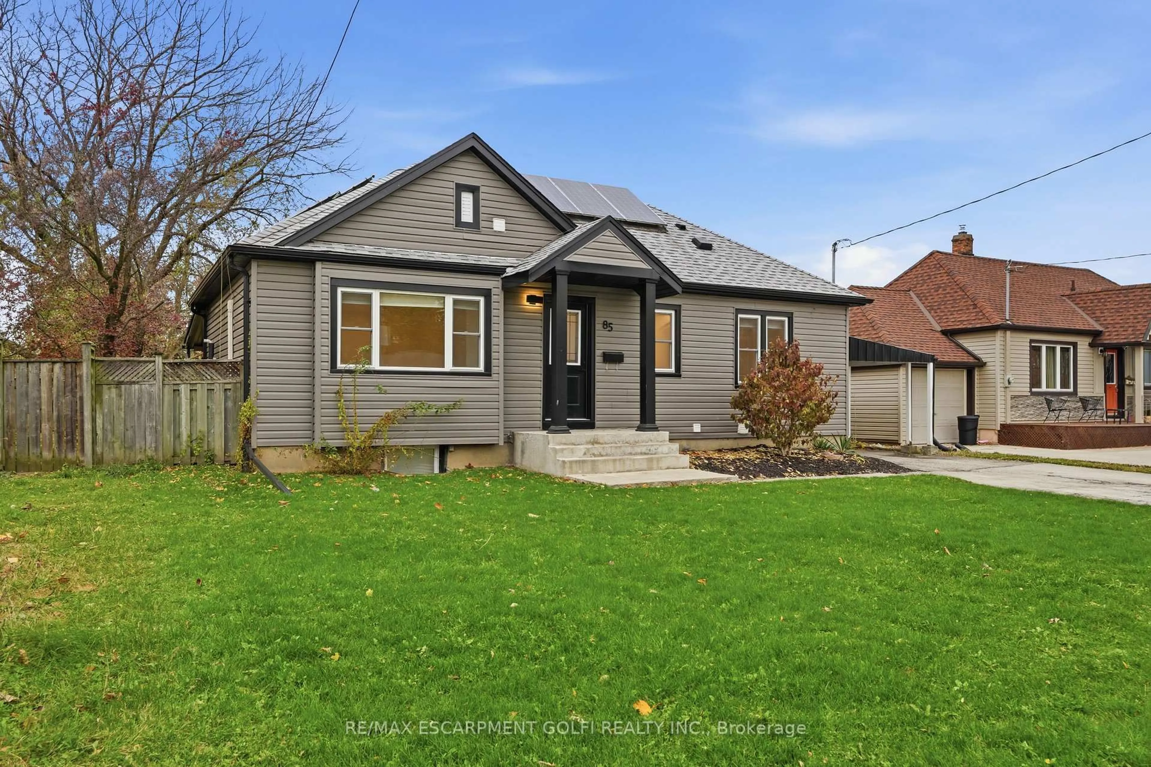 Home with vinyl exterior material, street for 85 Martindale Rd, St. Catharines Ontario L2S 2Y5