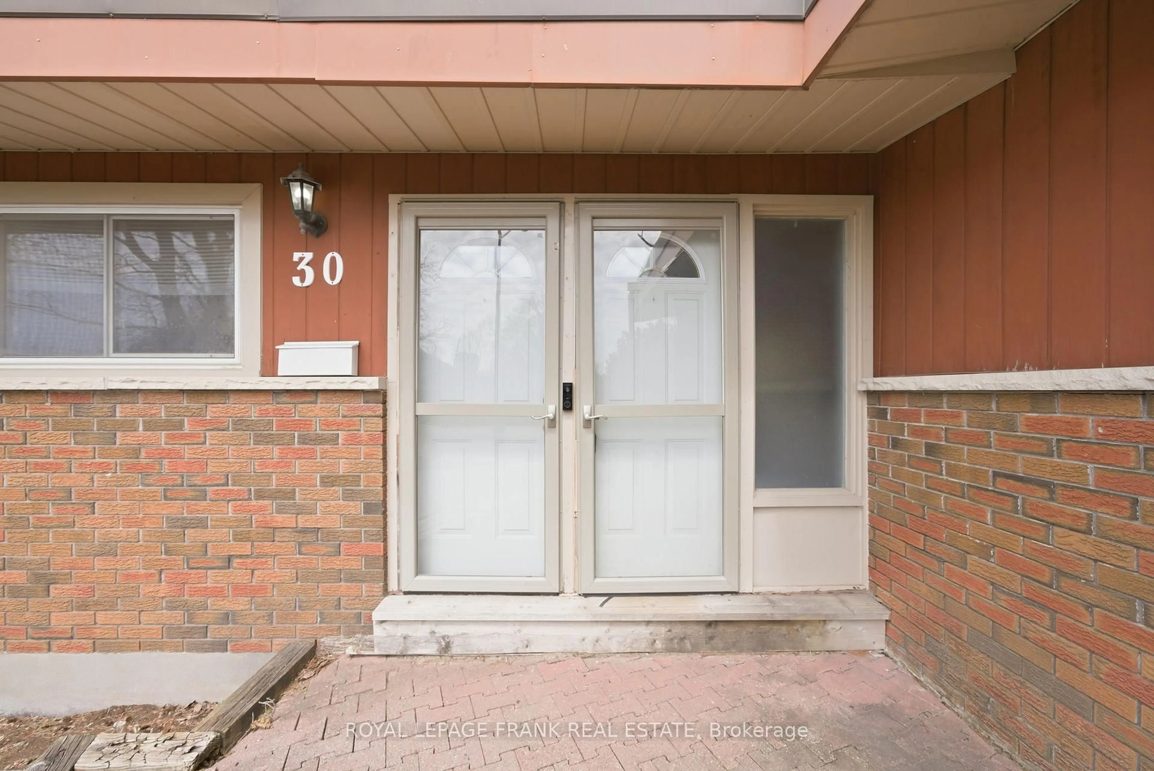 Indoor entryway for 30 Maple Cres, Kawartha Lakes Ontario K9V 2R7