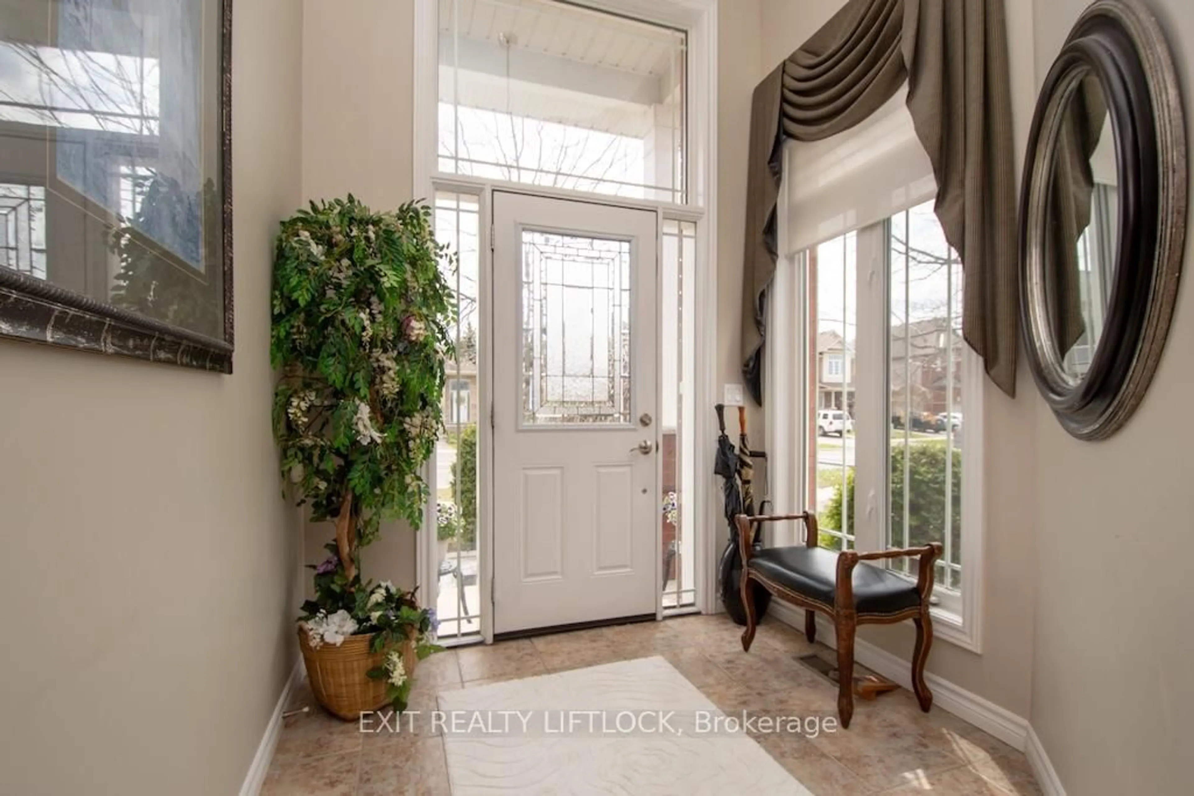 Indoor entryway for 2495 Cunningham Blvd, Peterborough Ontario K9H 0A9