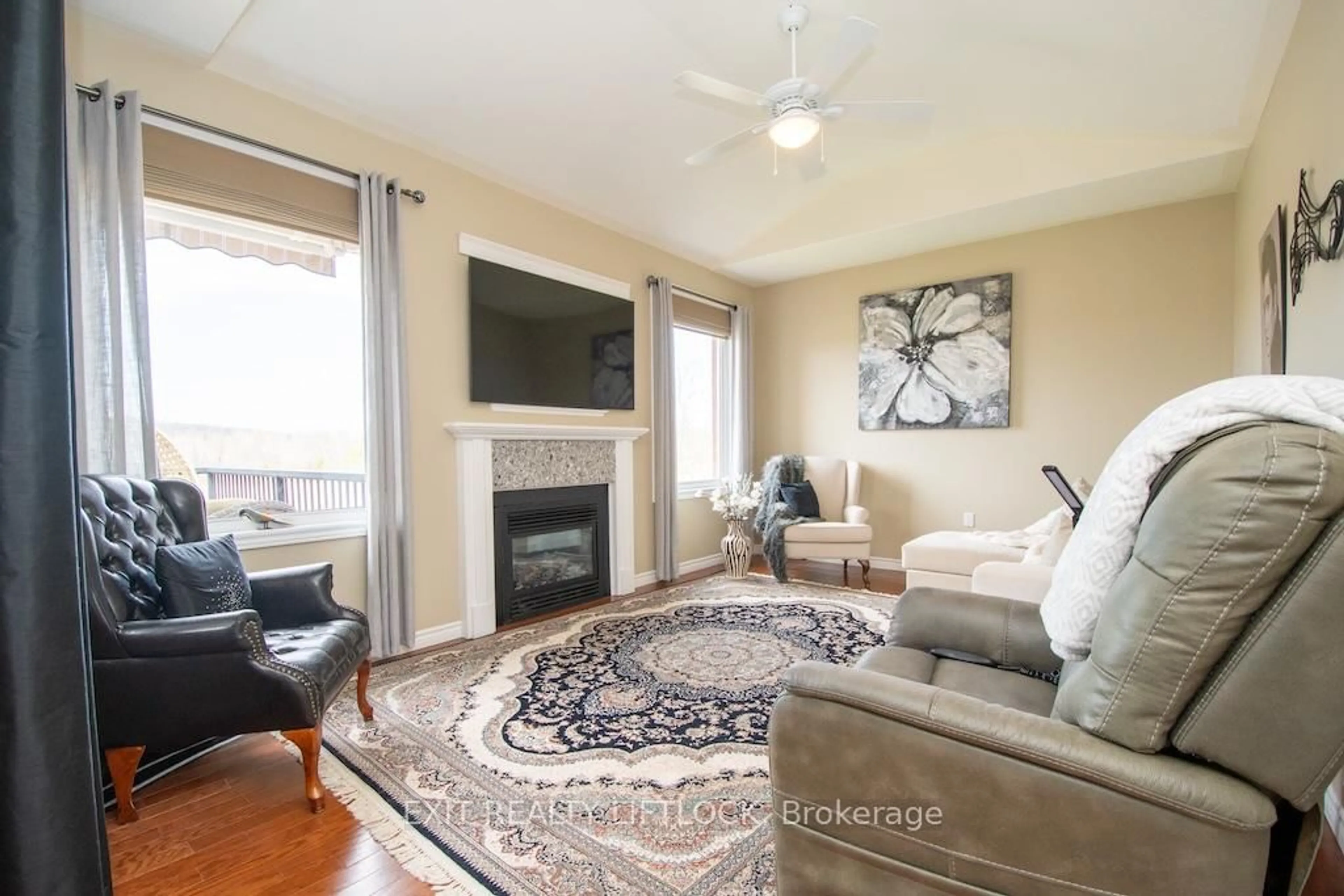 Living room with furniture, unknown for 2495 Cunningham Blvd, Peterborough Ontario K9H 0A9