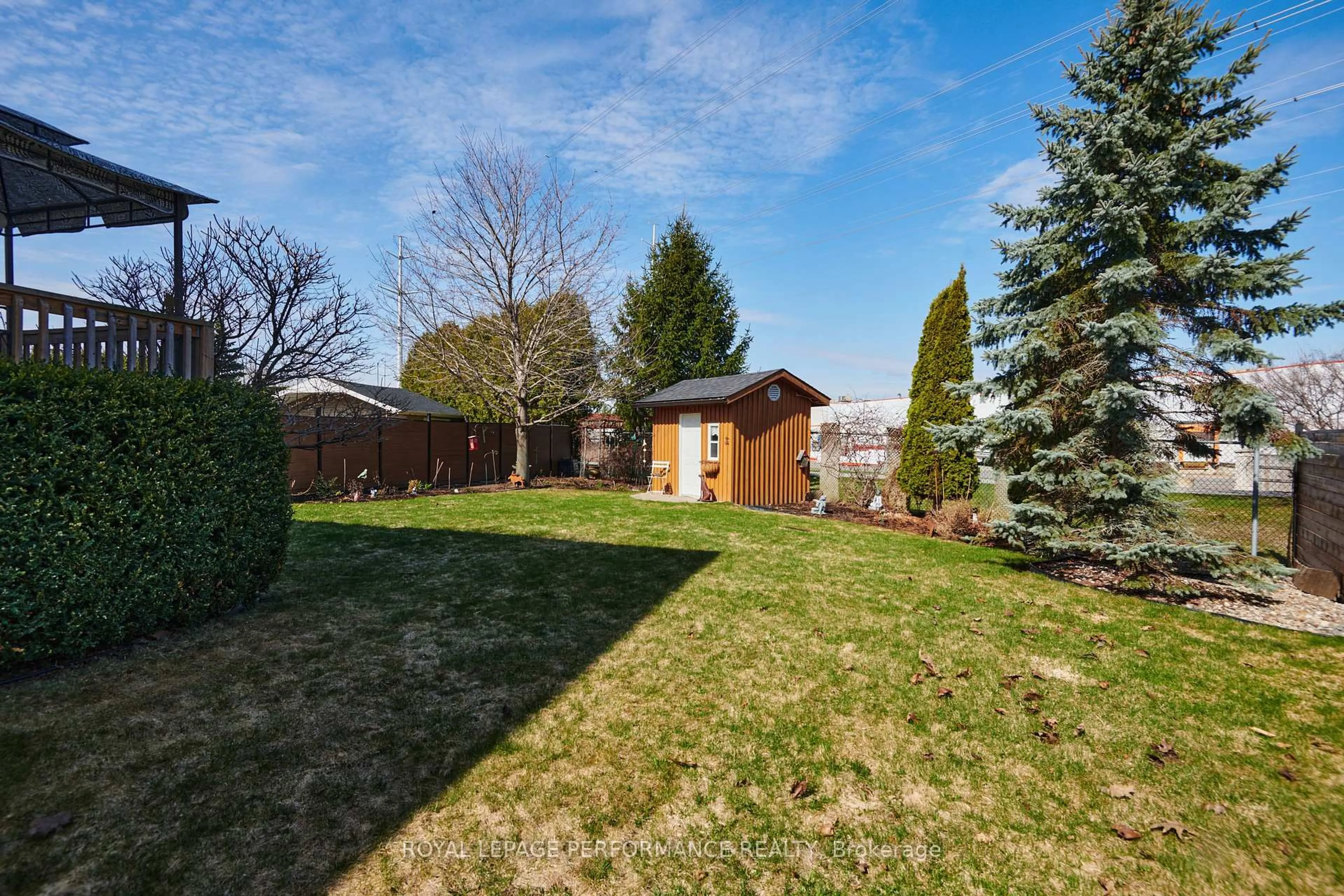 A pic from outside/outdoor area/front of a property/back of a property/a pic from drone, unknown for 2104 Liska St, Ottawa Ontario K4A 4J6