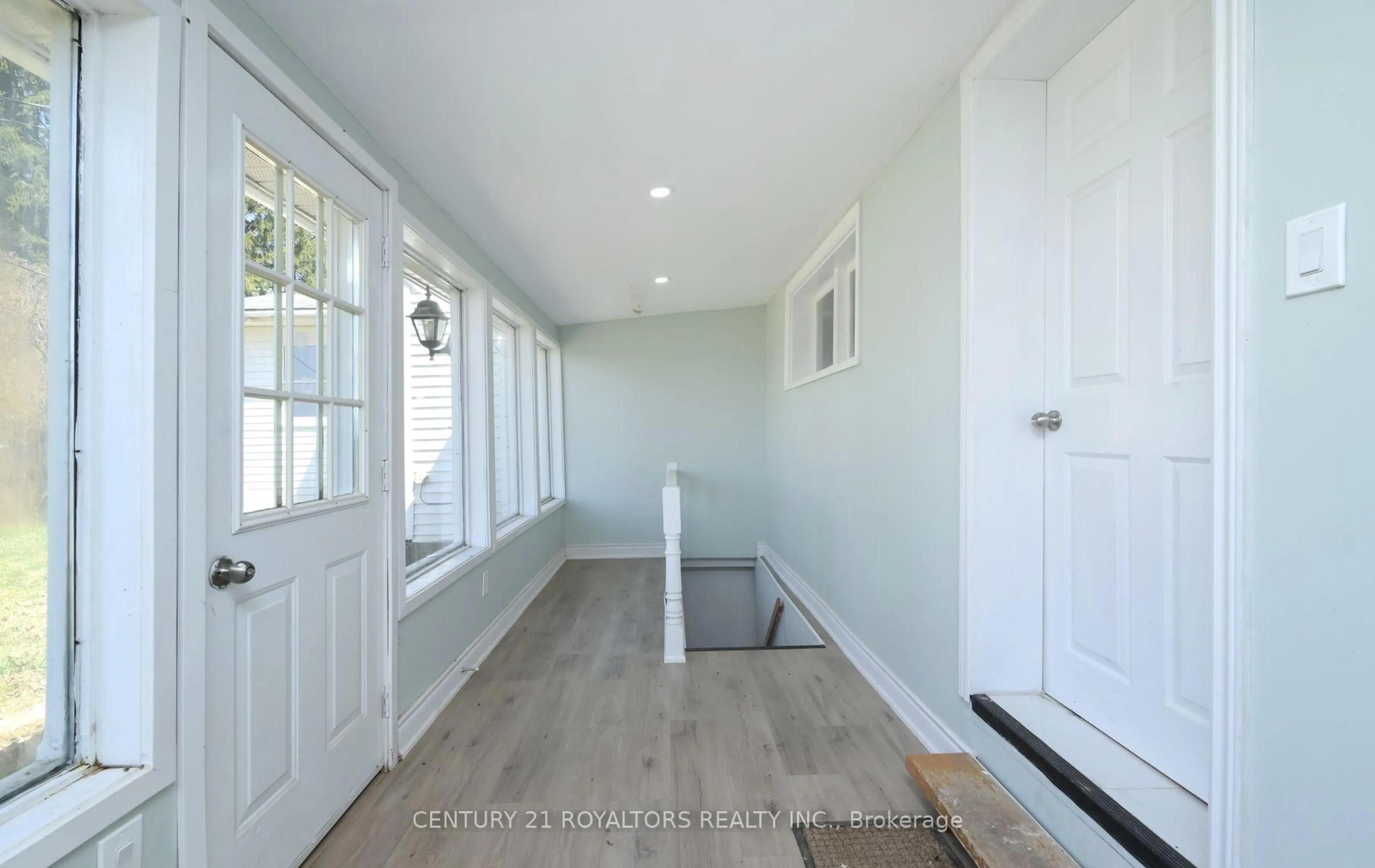 Indoor entryway for 215274 10th Line, Amaranth Ontario L9W 0G8