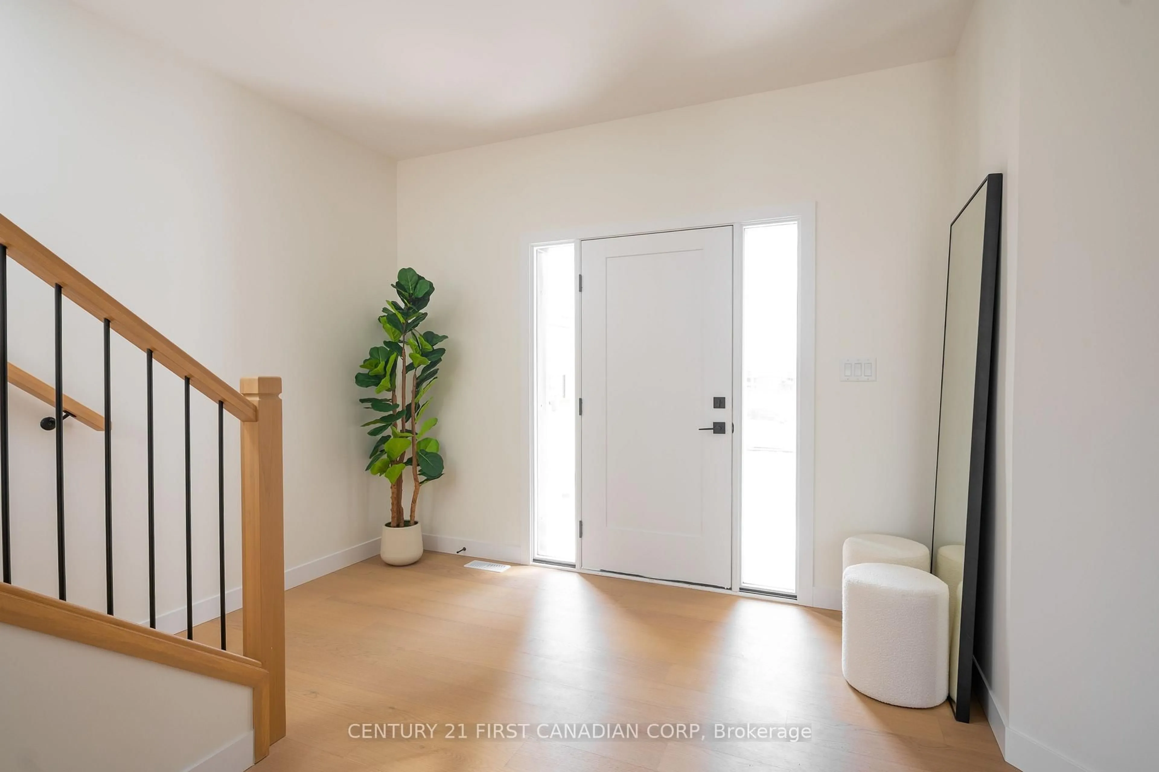 Indoor entryway for 1378 Shields Pl, London North Ontario N6G 0Z8