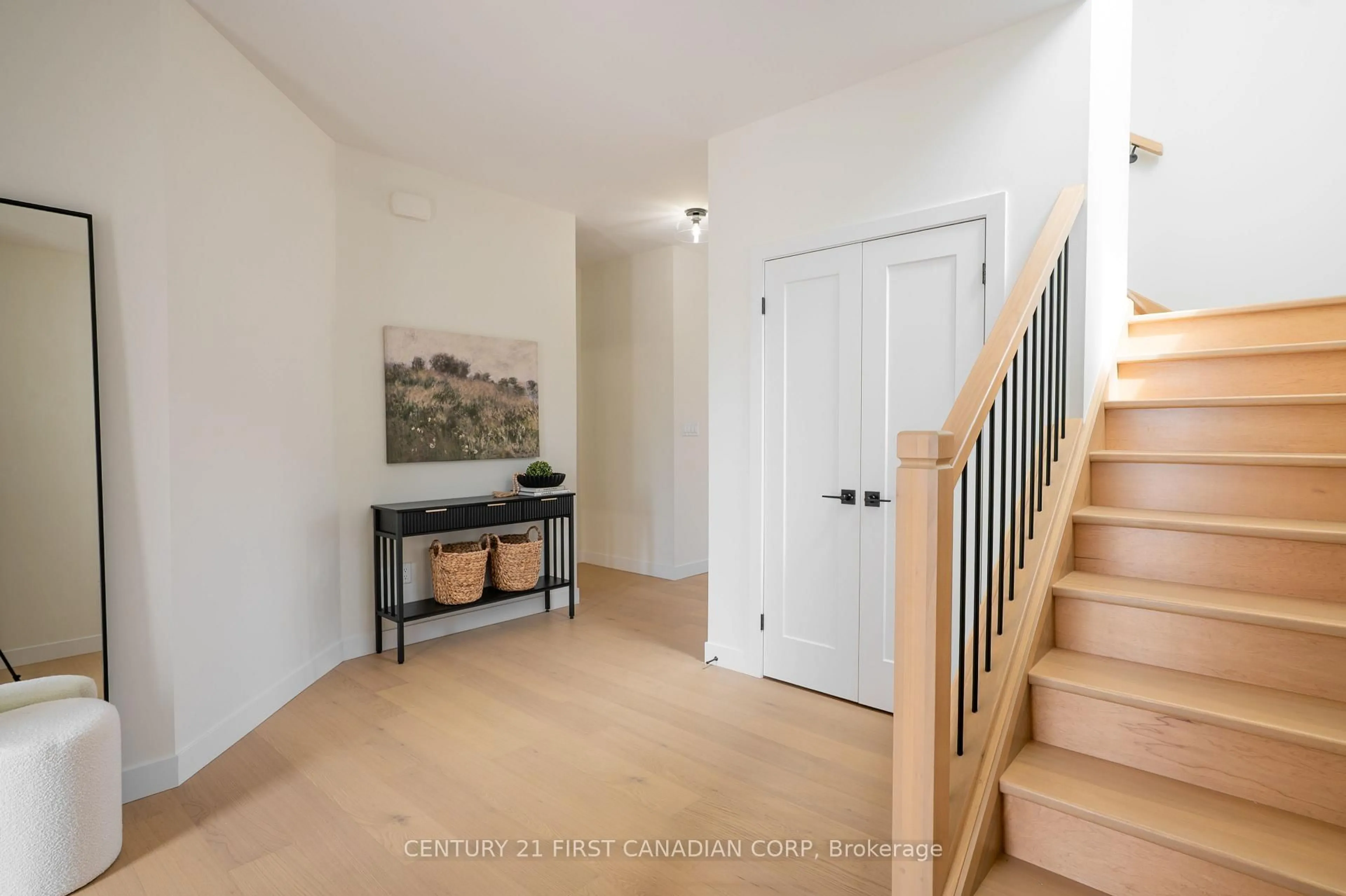 Indoor entryway for 1378 Shields Pl, London North Ontario N6G 0Z8