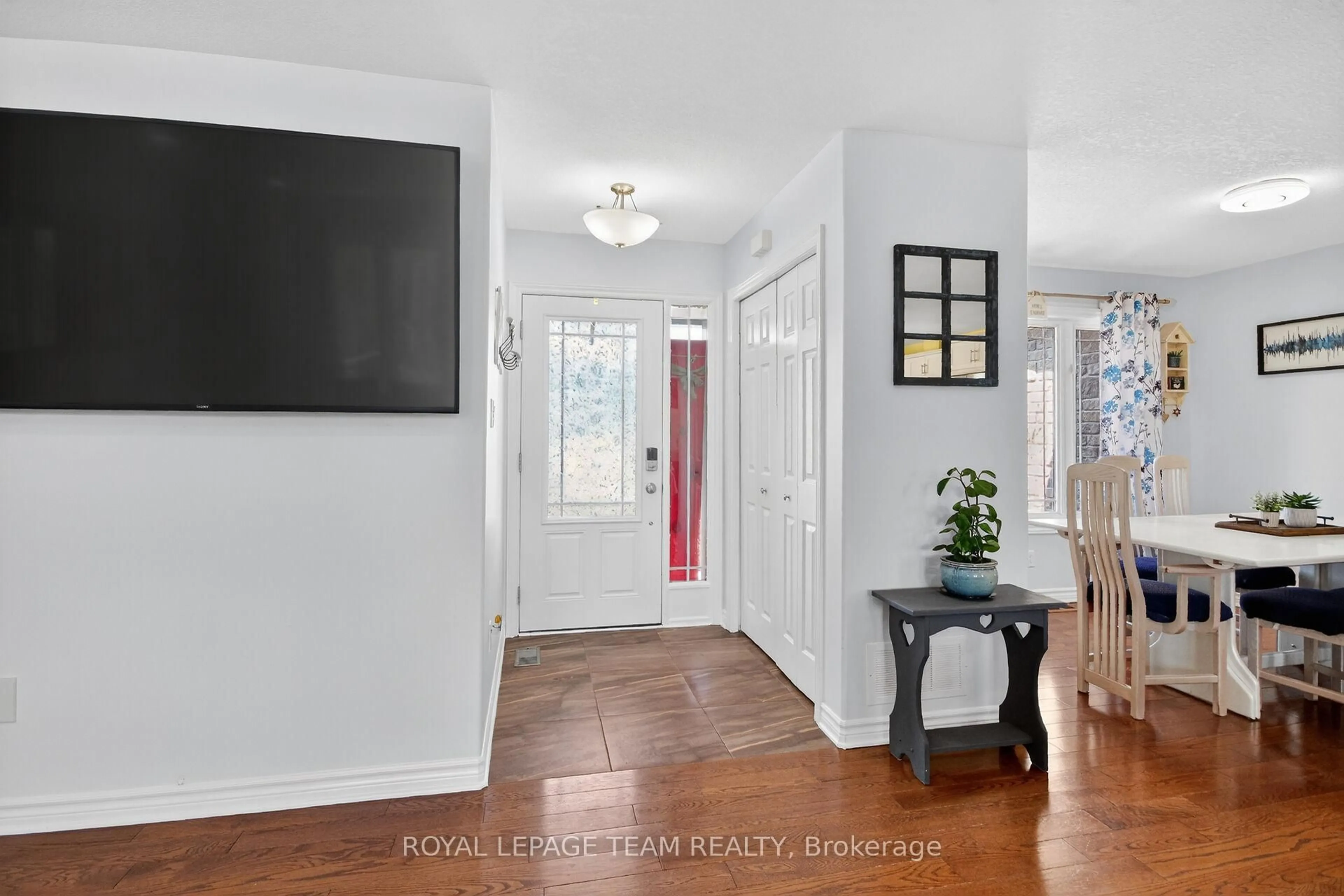 Indoor entryway for 109 Stonewalk Dr, North Grenville Ontario K0G 1J0