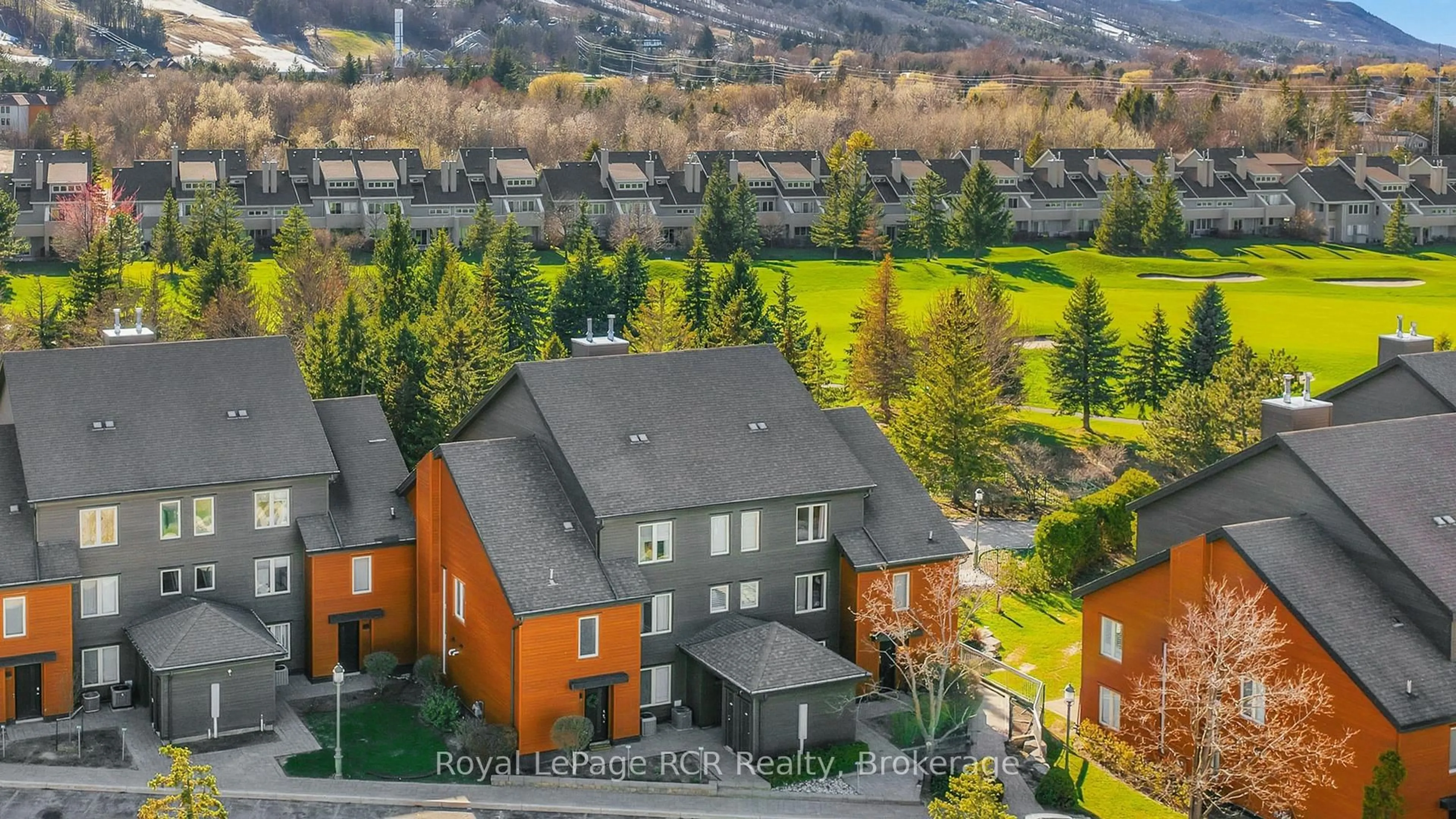 A pic from outside/outdoor area/front of a property/back of a property/a pic from drone, city buildings view from balcony for 110 FAIRWAY Crt #113, Blue Mountains Ontario L9Y 0P8