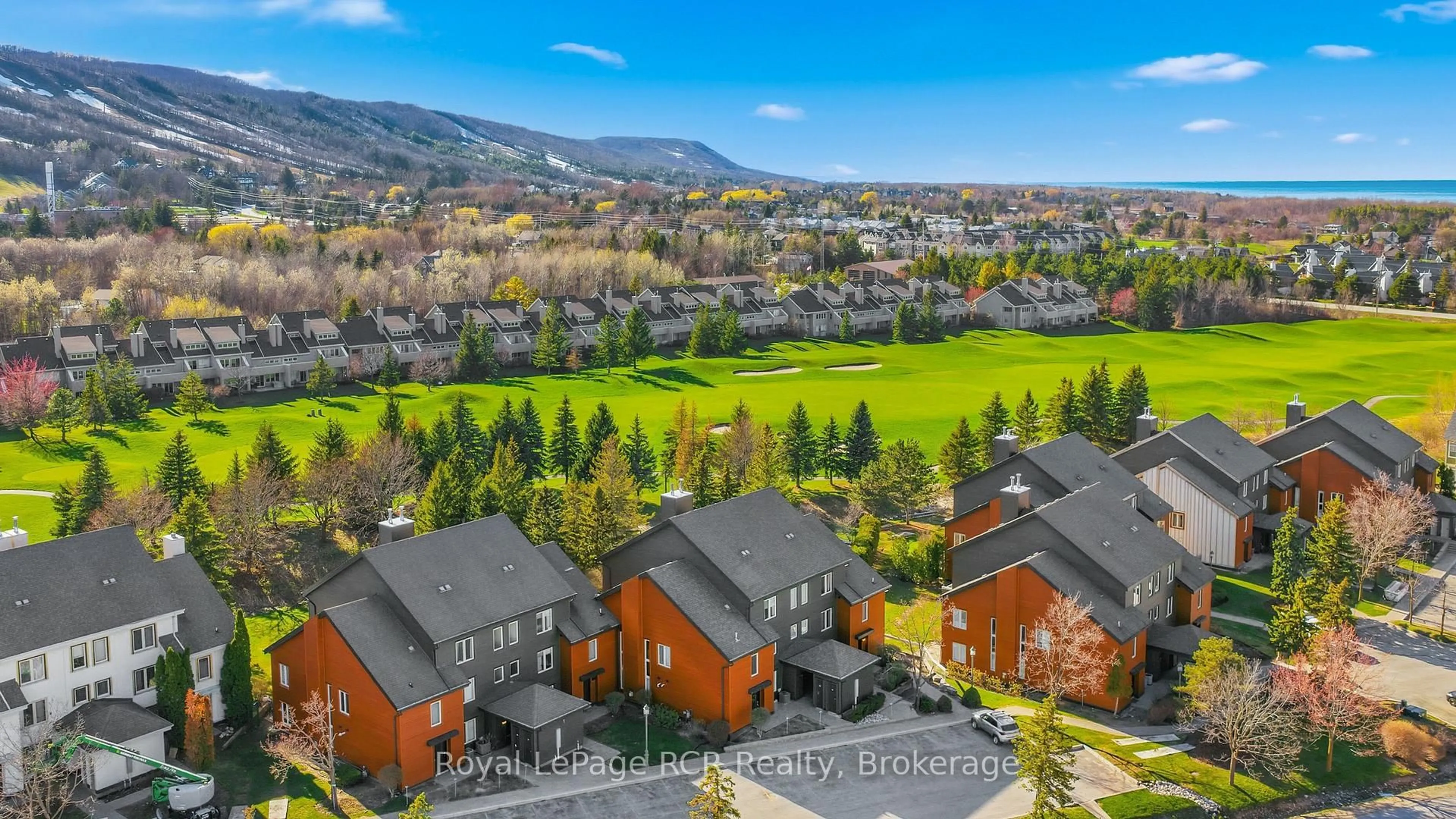 A pic from outside/outdoor area/front of a property/back of a property/a pic from drone, mountain view for 110 FAIRWAY Crt #113, Blue Mountains Ontario L9Y 0P8
