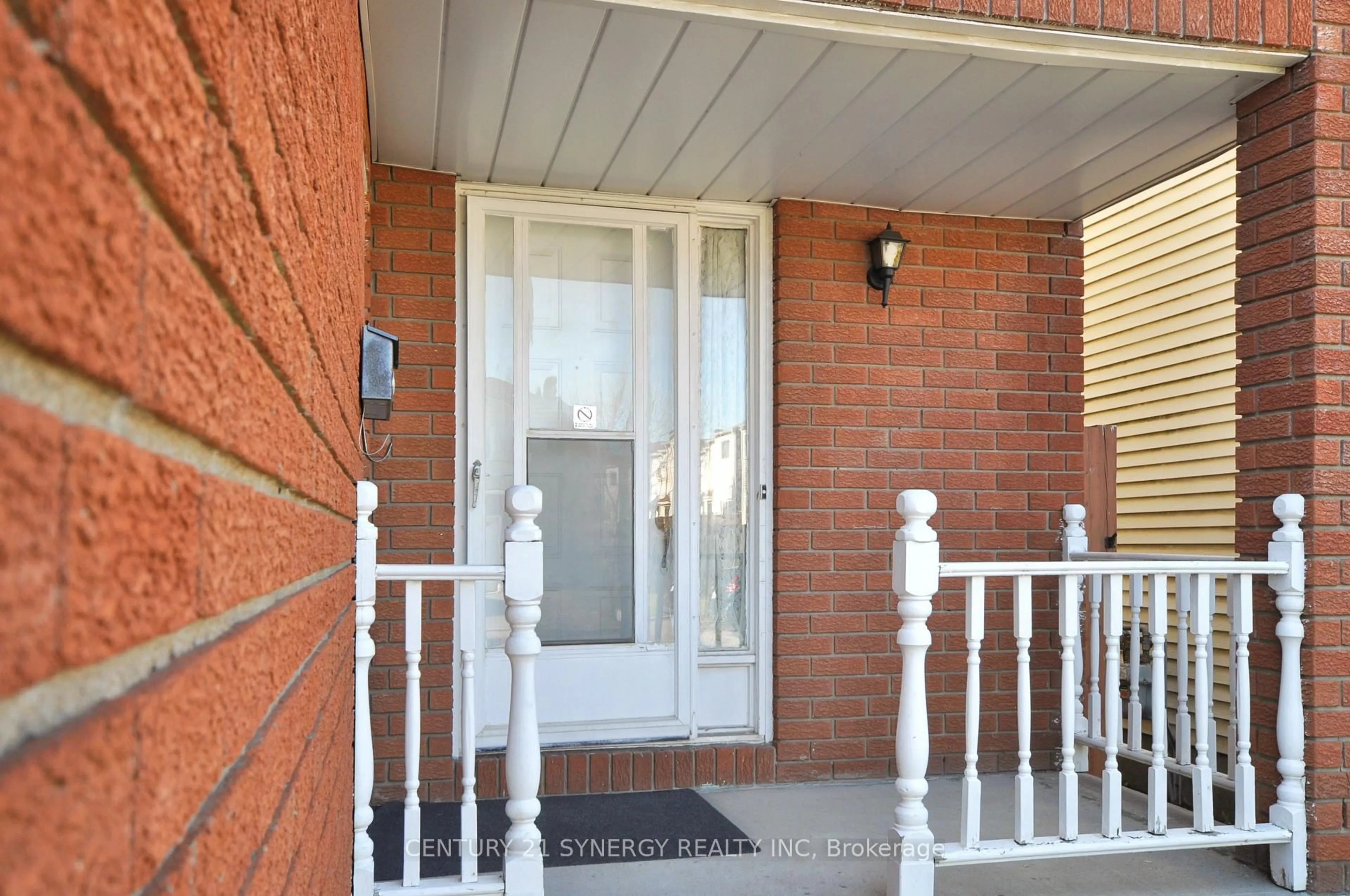 Indoor entryway for 9 Raj Terr, Ottawa Ontario K1G 4T4