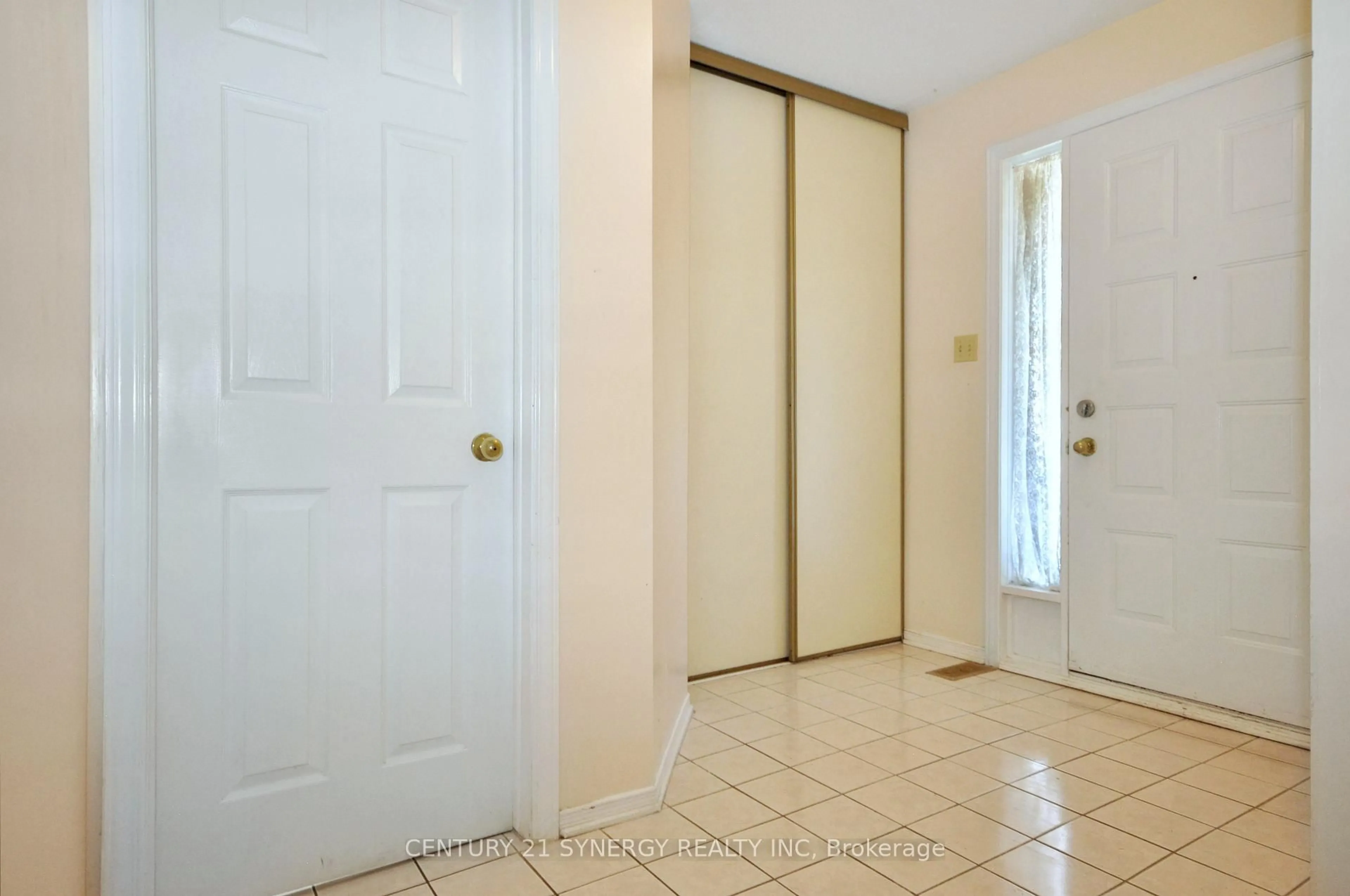 Indoor entryway for 9 Raj Terr, Ottawa Ontario K1G 4T4