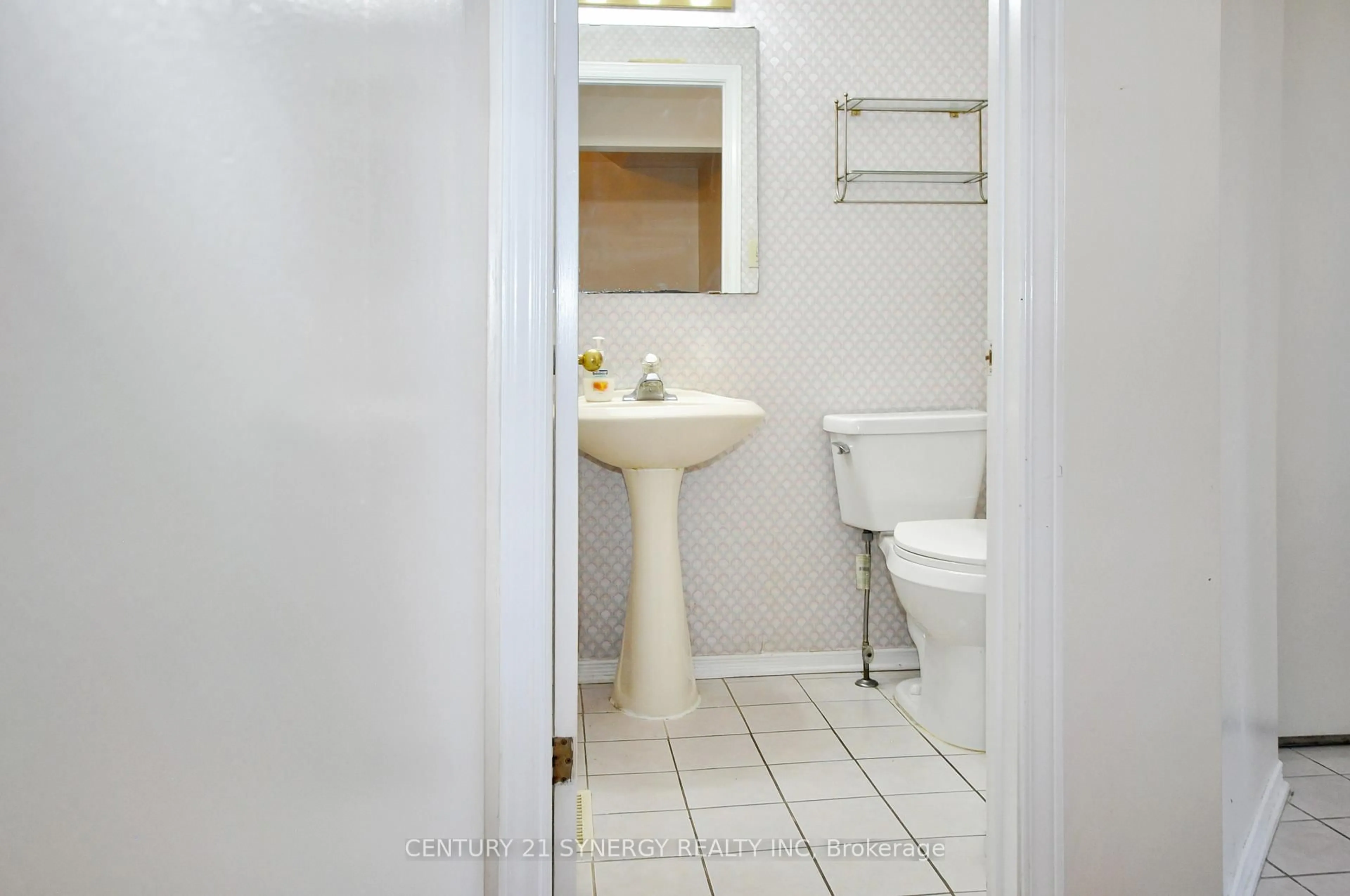 Standard bathroom, ceramic/tile floor for 9 Raj Terr, Ottawa Ontario K1G 4T4