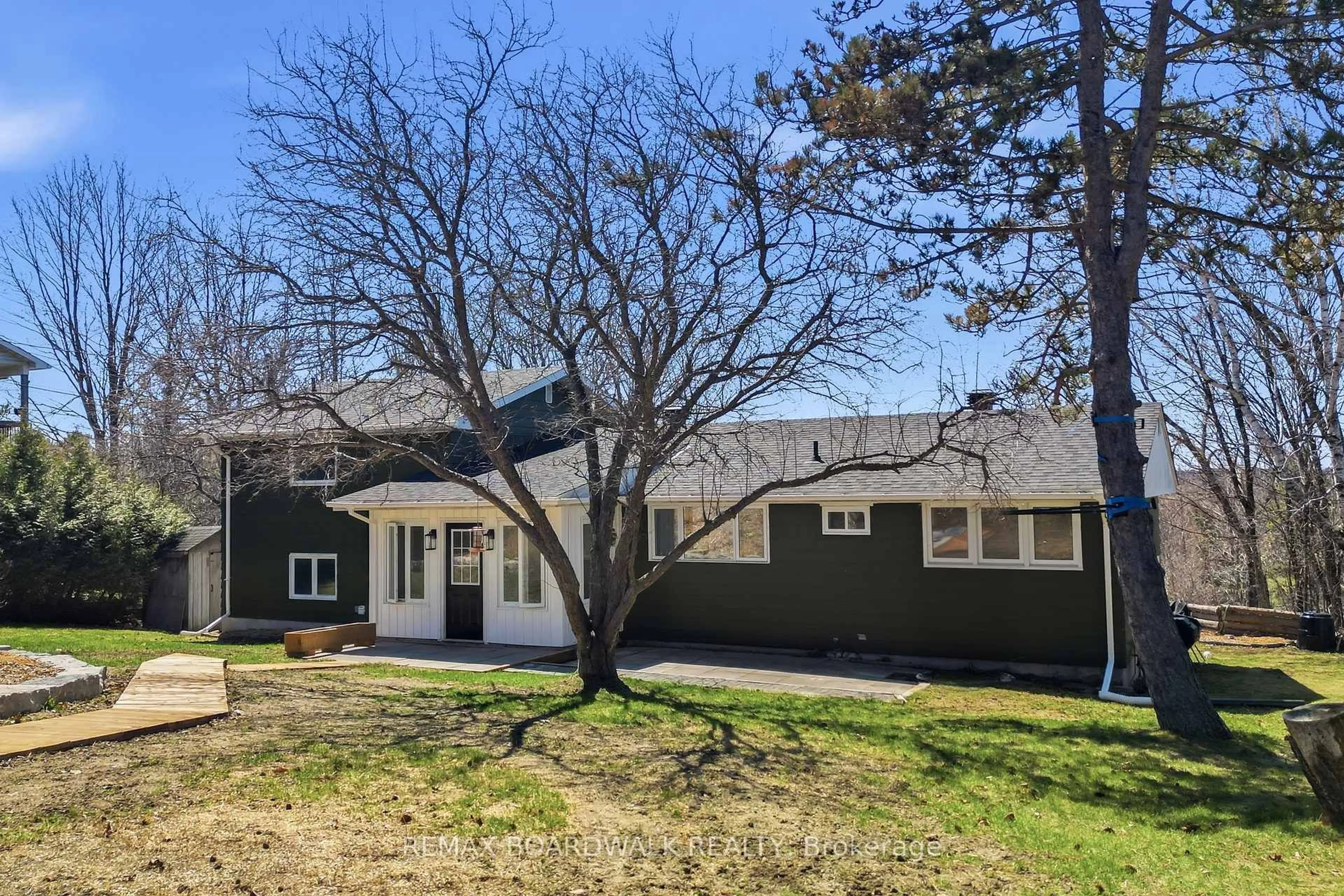 A pic from outside/outdoor area/front of a property/back of a property/a pic from drone, unknown for 256 Mitcheson St, Almonte Ontario K0A 1A0