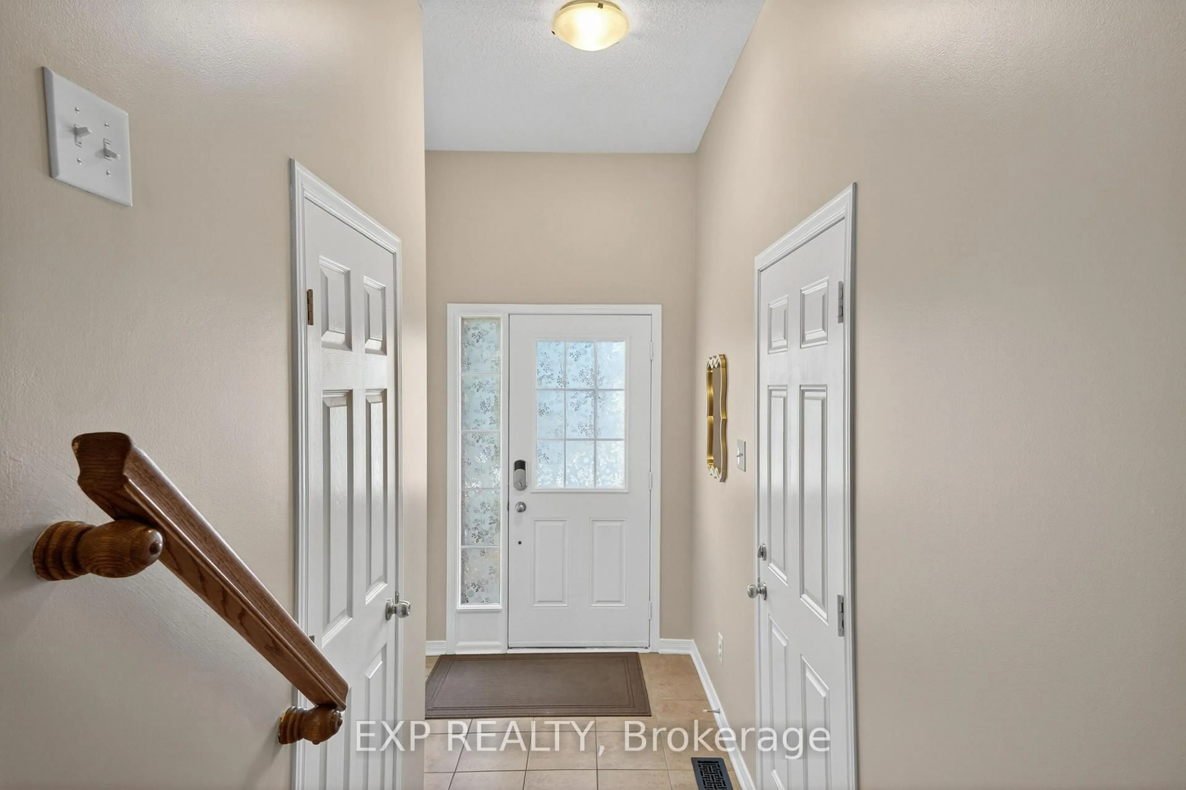 Indoor entryway for 301 BRIGITTA St, Ottawa Ontario K2S 0H8