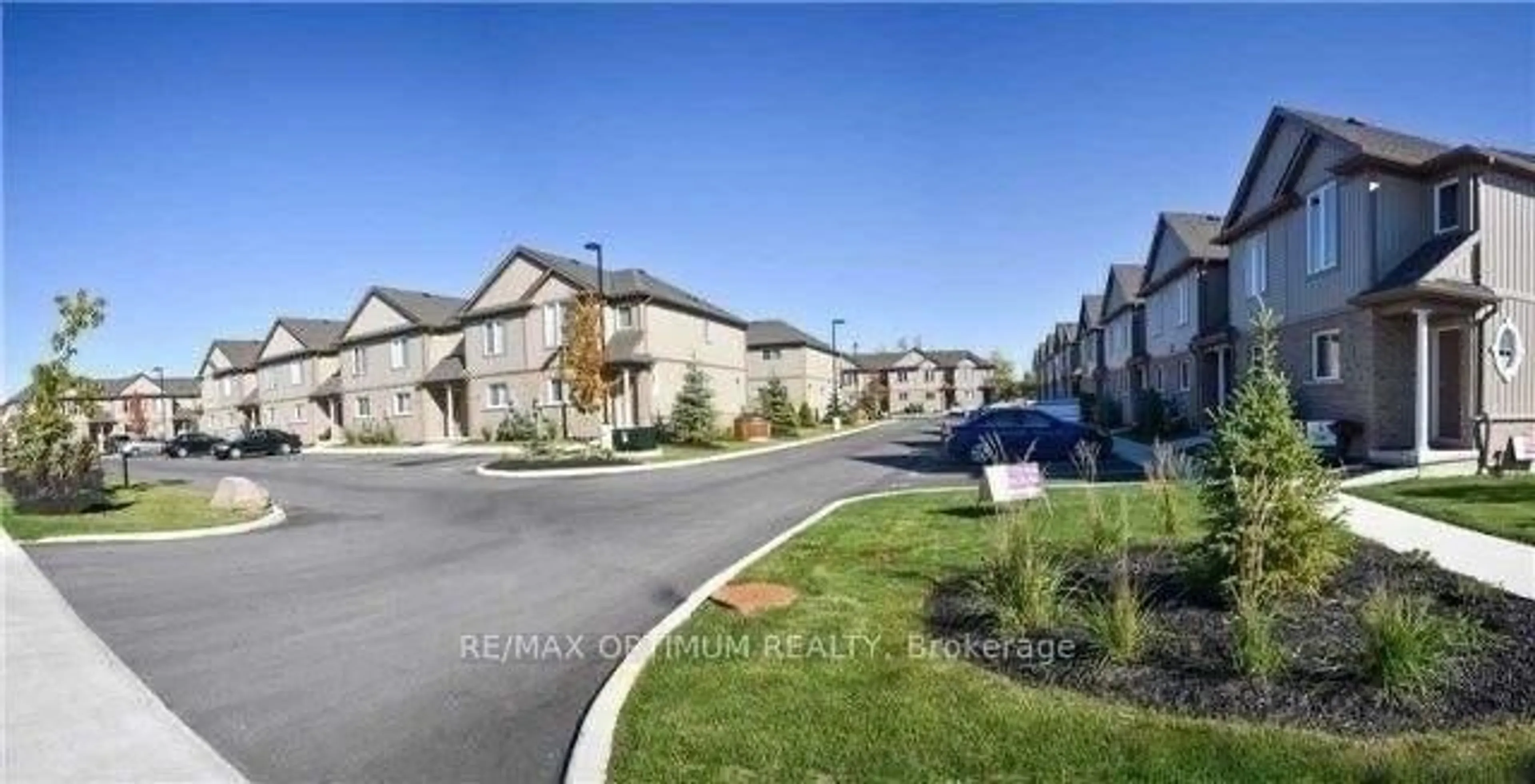 A pic from outside/outdoor area/front of a property/back of a property/a pic from drone, street for 7768 Ascot Circ #72, Niagara Falls Ontario L2H 3P9