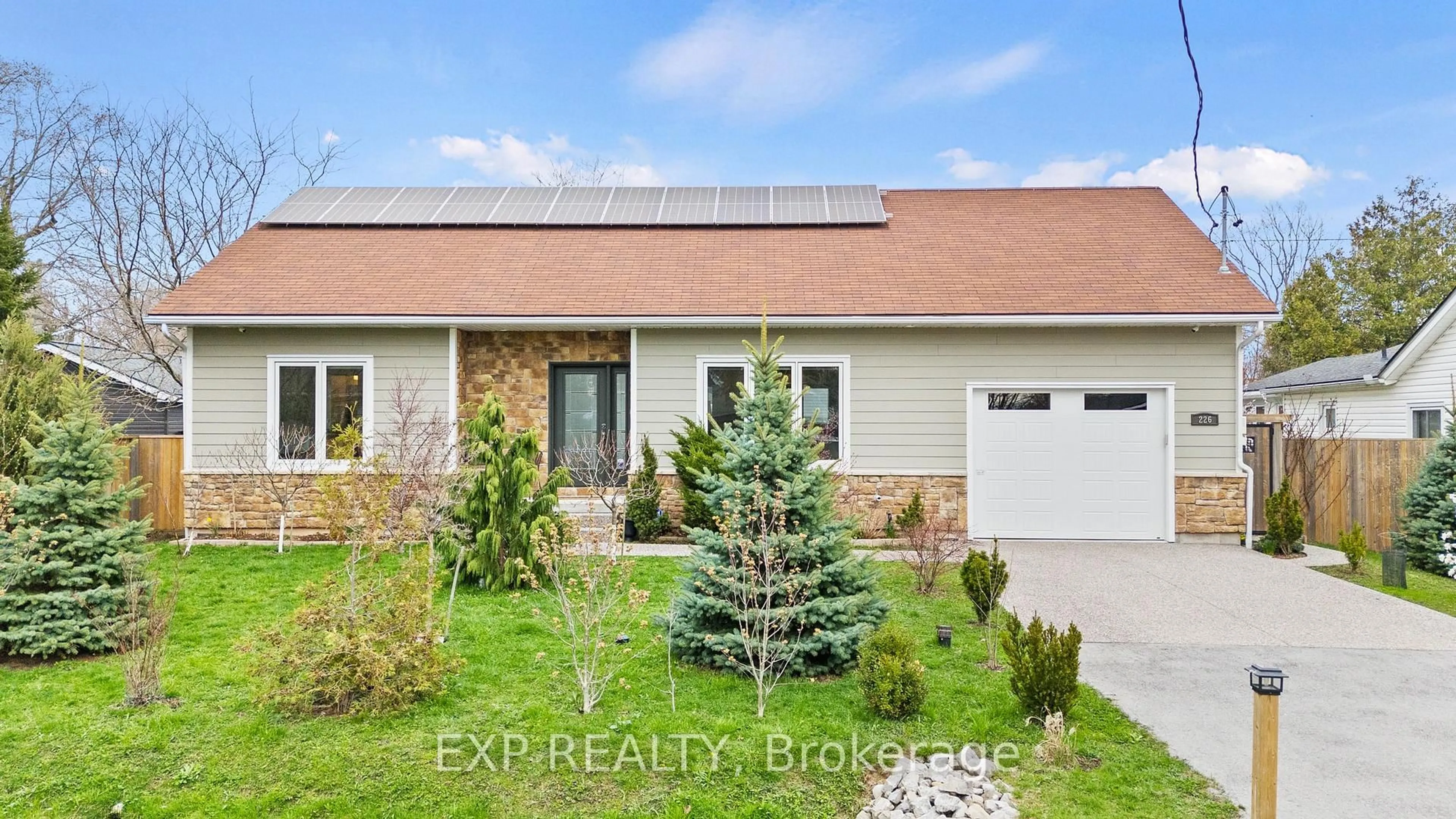 Home with vinyl exterior material, street for 226 Westwood Ave, Fort Erie Ontario L0S 1B0