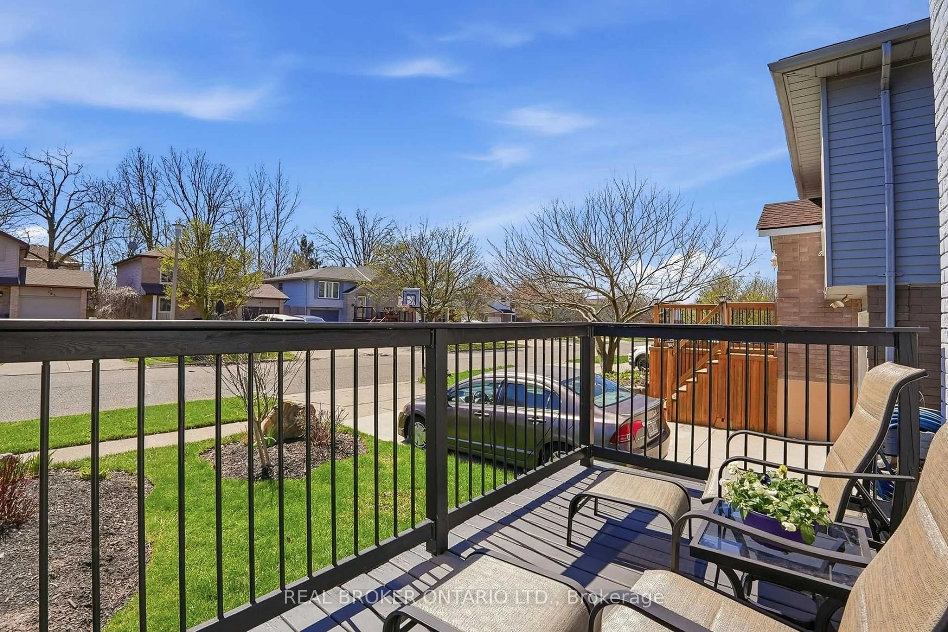 Patio, unknown for 102 Ironstone Dr, Cambridge Ontario N1P 1A4